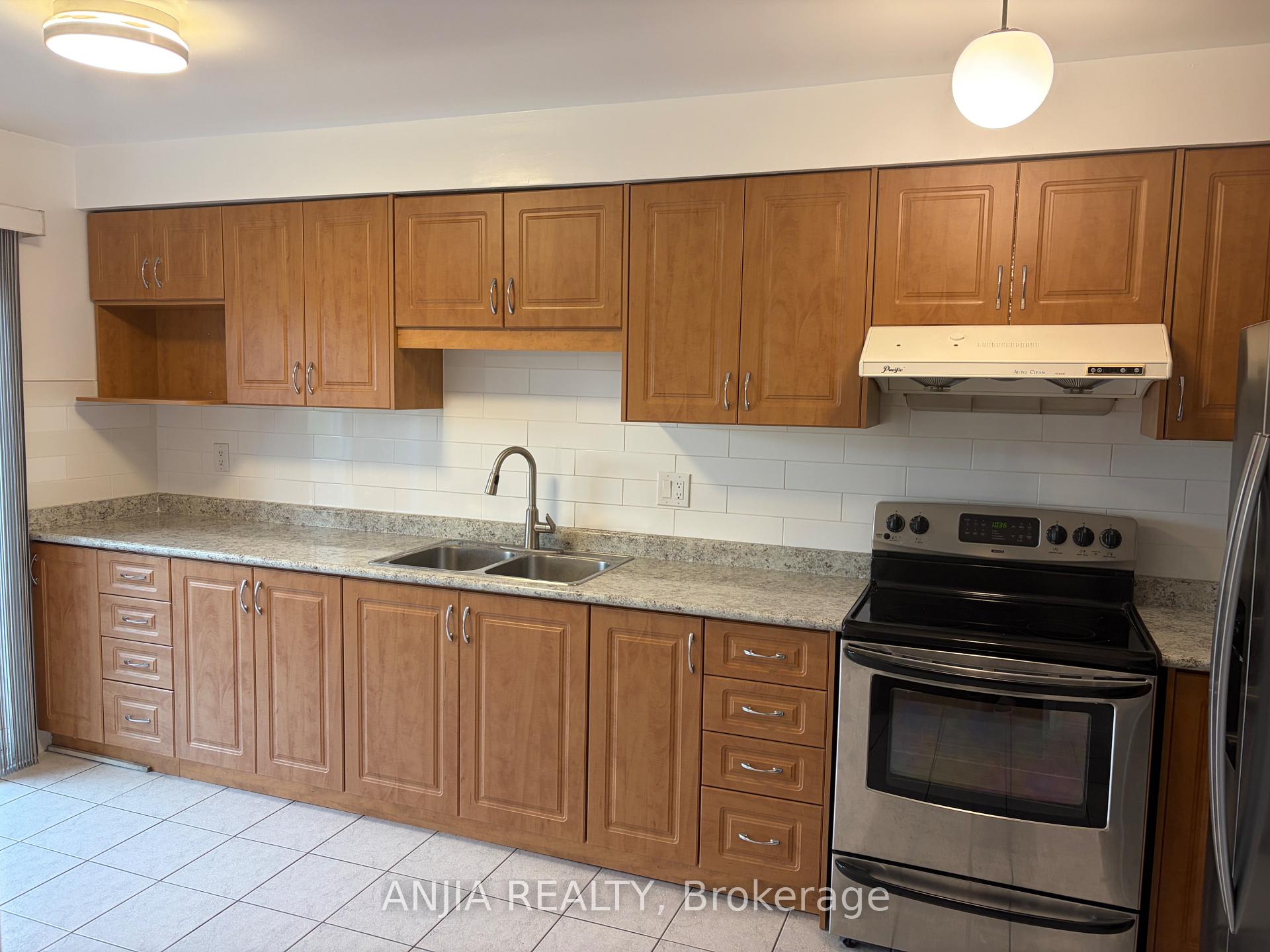 Photo 7 of 21 Tangmere Crescent, Markham, Milliken Mills East — HOMEH