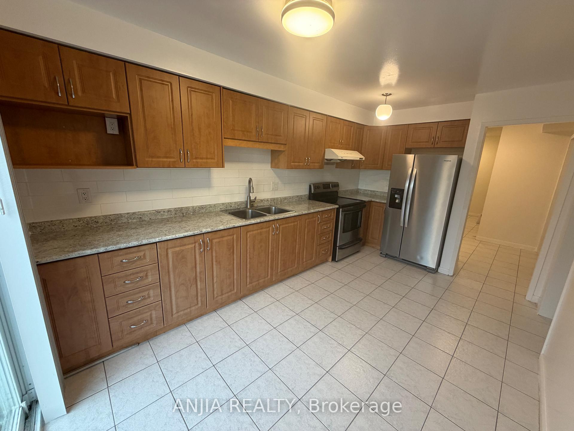 Photo 10 of 21 Tangmere Crescent, Markham, Milliken Mills East — HOMEH
