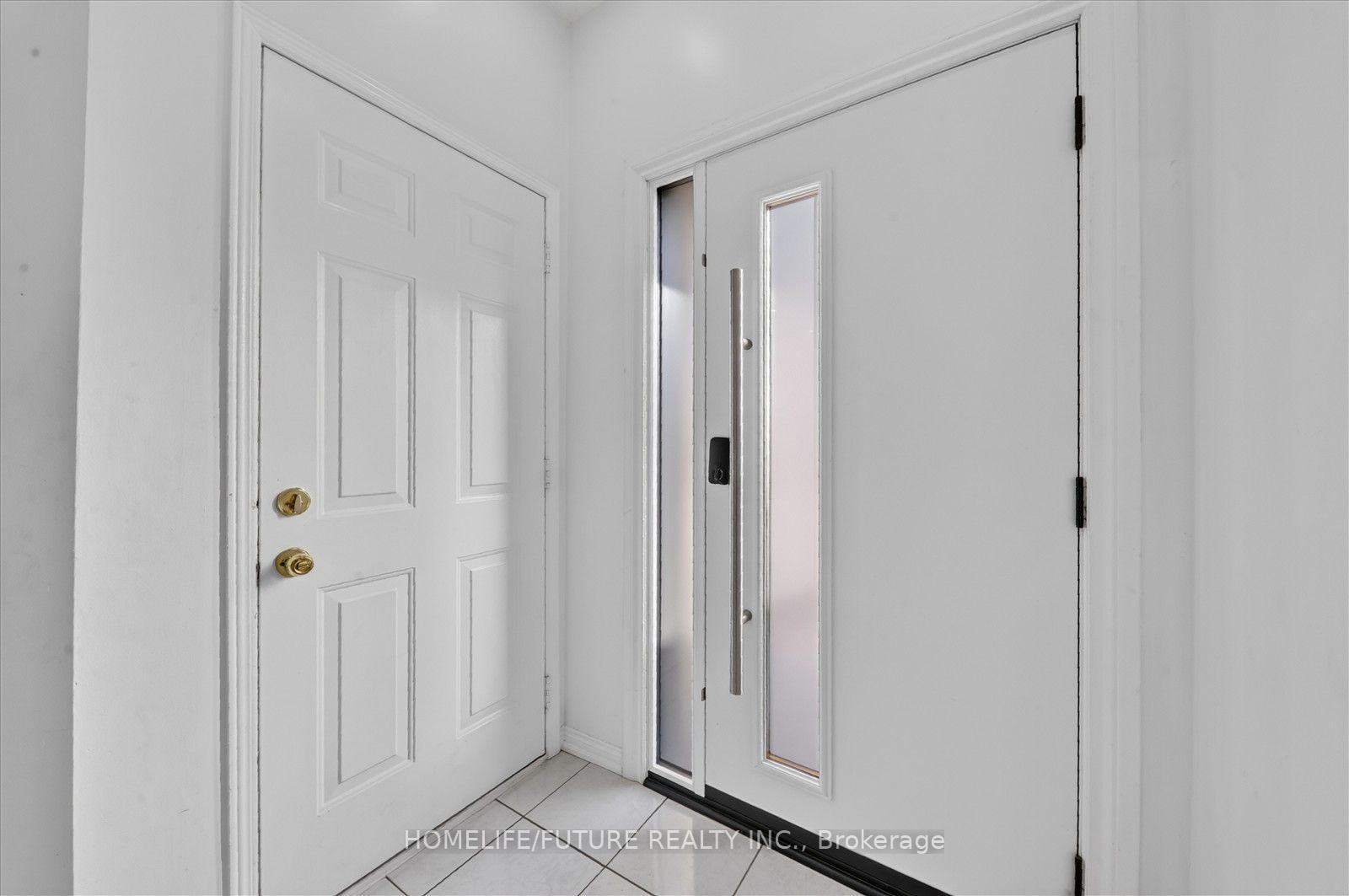 Photo 5 of 7236 Village Walk, Mississauga, Meadowvale Village — HOMEH