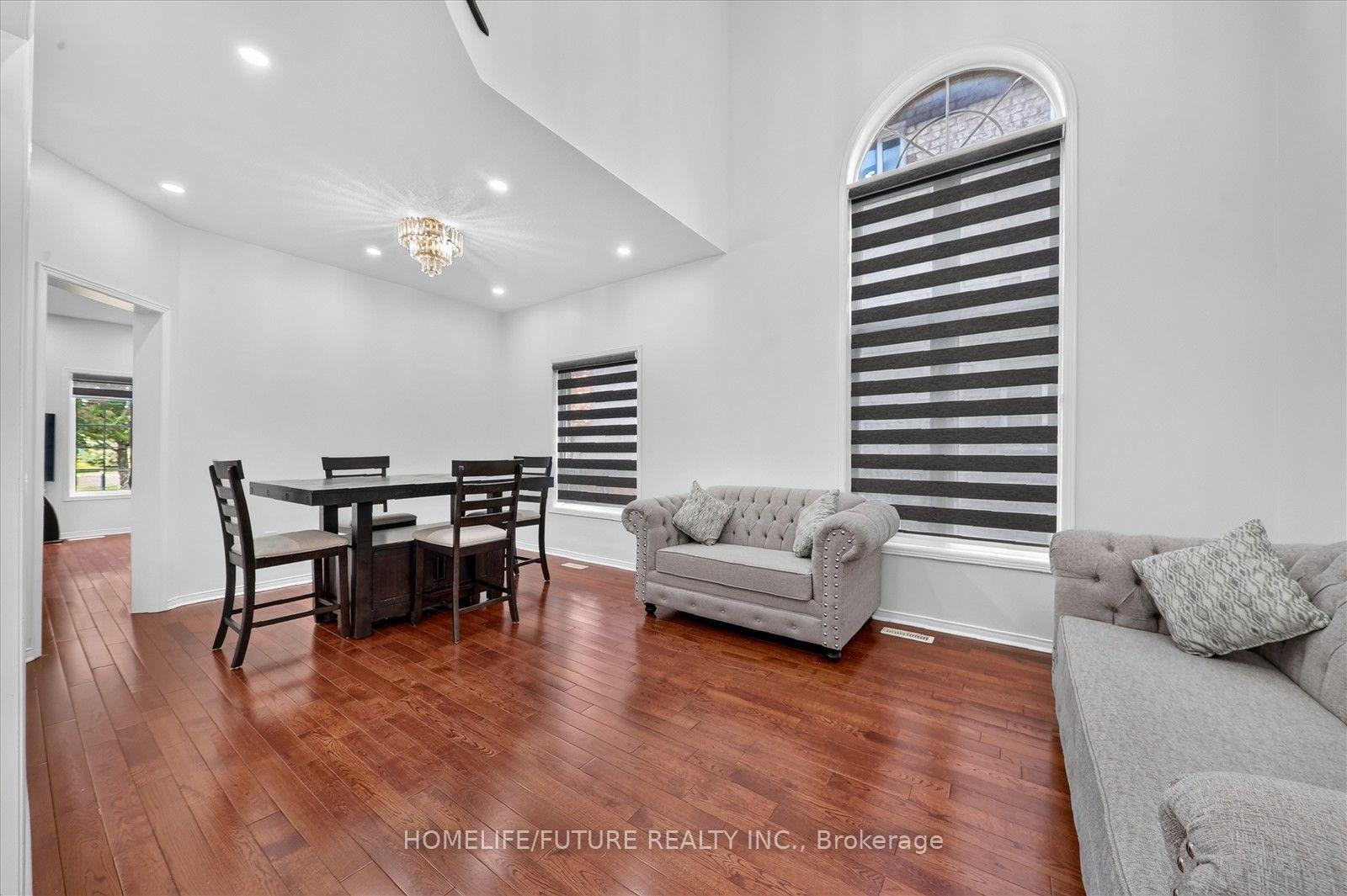 Photo 8 of 7236 Village Walk, Mississauga, Meadowvale Village — HOMEH