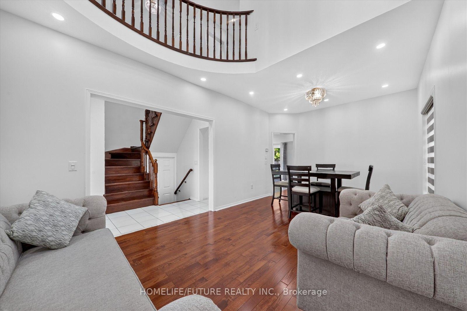 Photo 9 of 7236 Village Walk, Mississauga, Meadowvale Village — HOMEH