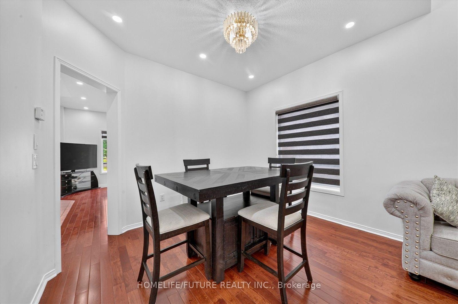 Photo 10 of 7236 Village Walk, Mississauga, Meadowvale Village — HOMEH