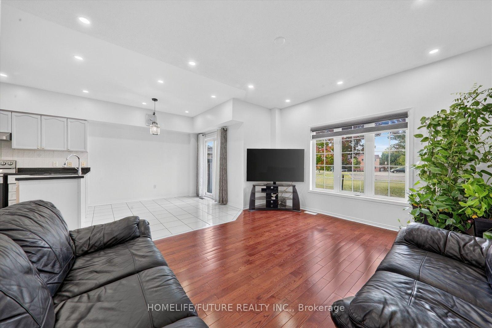 Photo 13 of 7236 Village Walk, Mississauga, Meadowvale Village — HOMEH