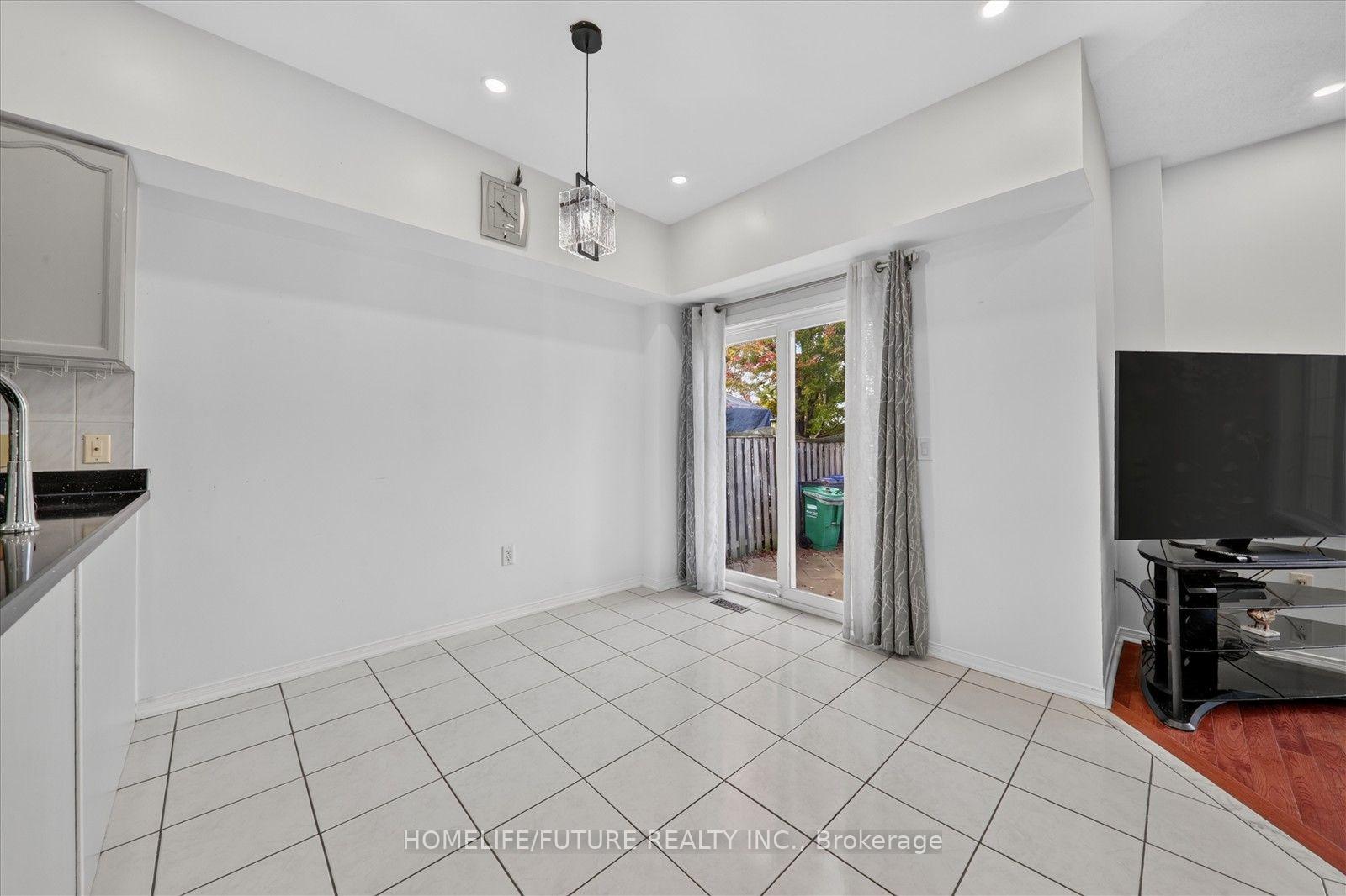Photo 14 of 7236 Village Walk, Mississauga, Meadowvale Village — HOMEH