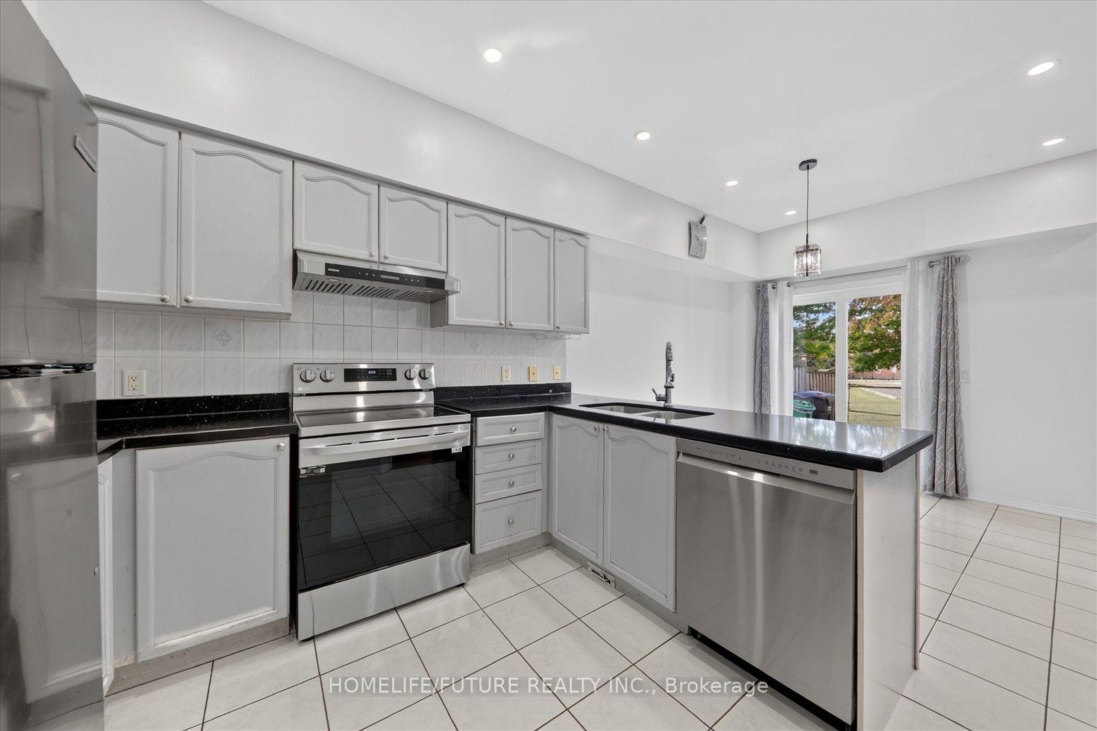 Photo 16 of 7236 Village Walk, Mississauga, Meadowvale Village — HOMEH