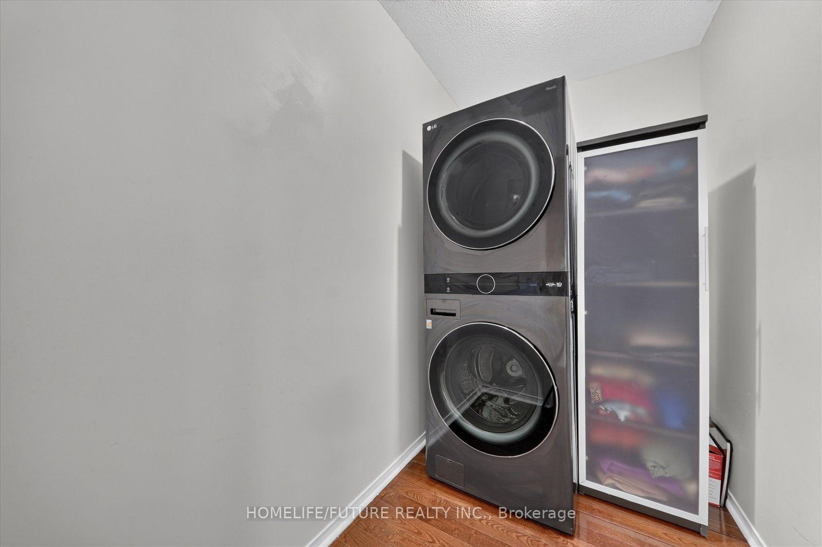 Photo 22 of 7236 Village Walk, Mississauga, Meadowvale Village — HOMEH