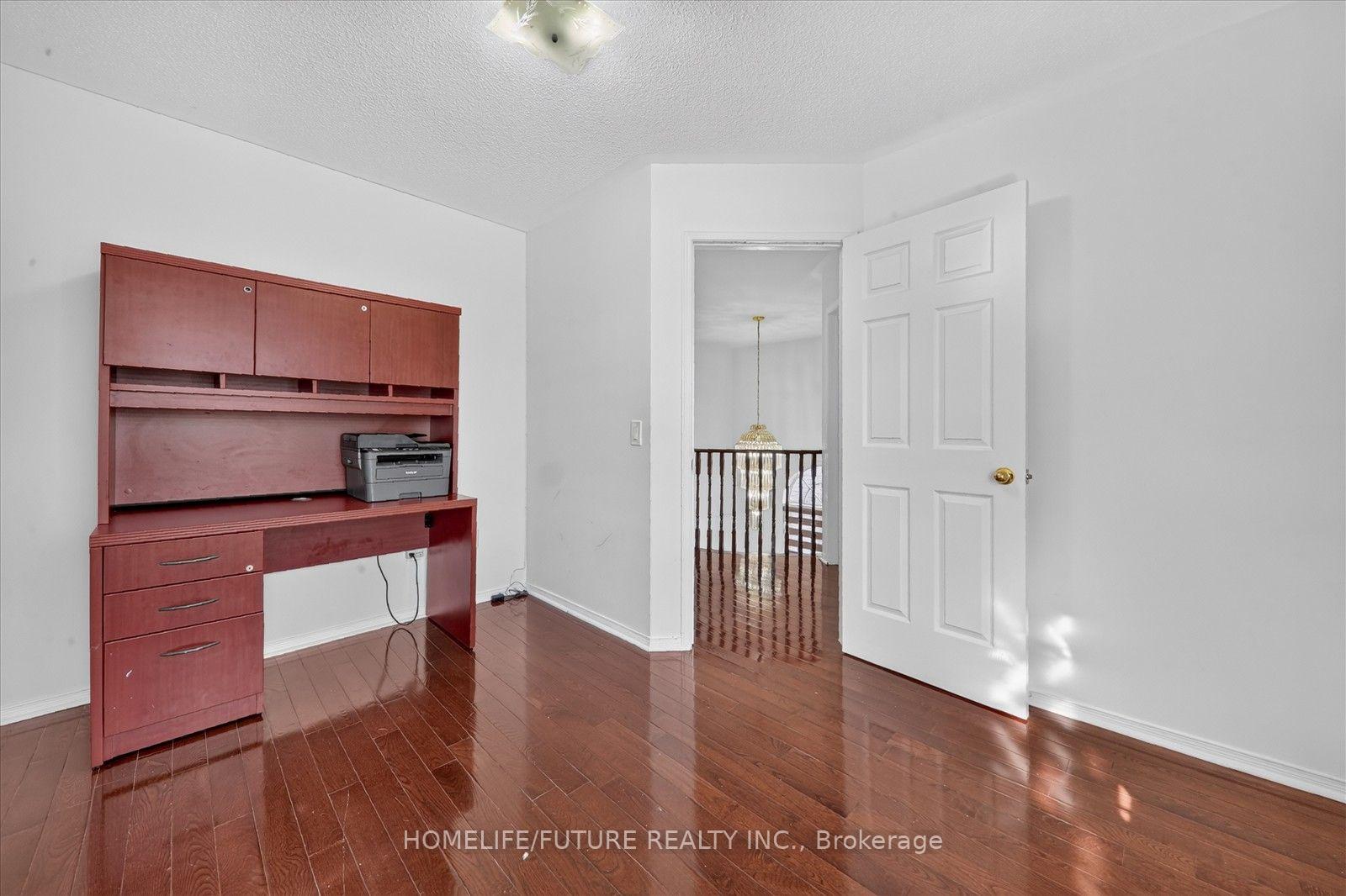 Photo 25 of 7236 Village Walk, Mississauga, Meadowvale Village — HOMEH