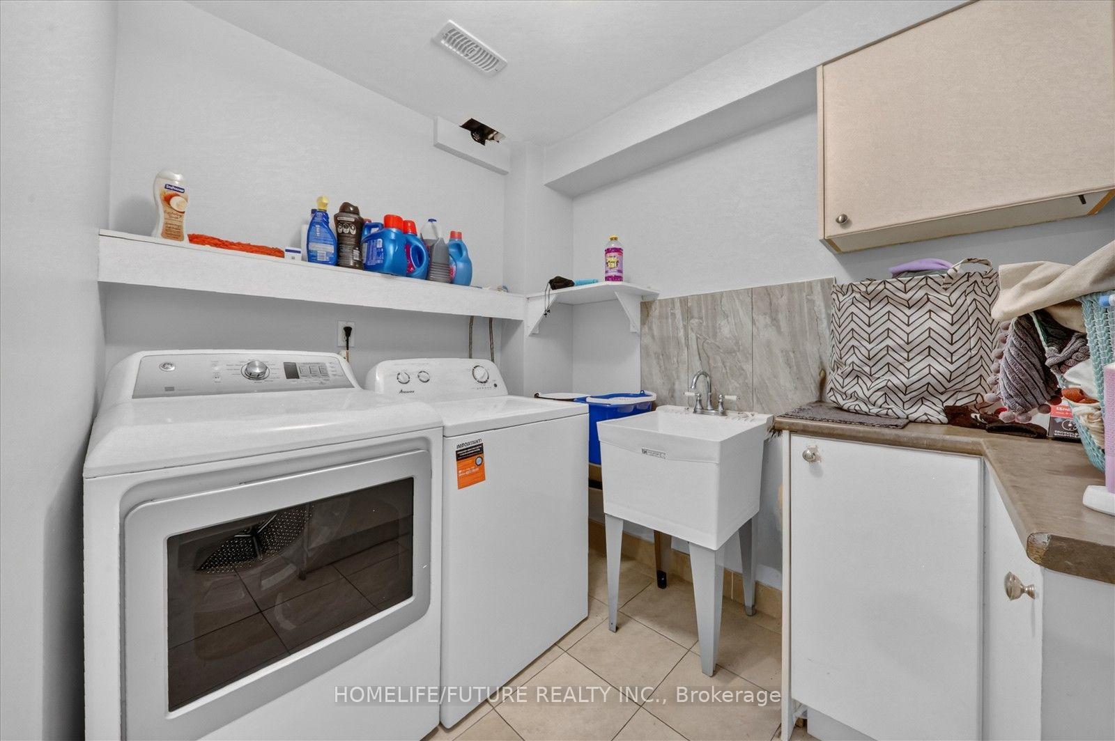 Photo 33 of 7236 Village Walk, Mississauga, Meadowvale Village — HOMEH