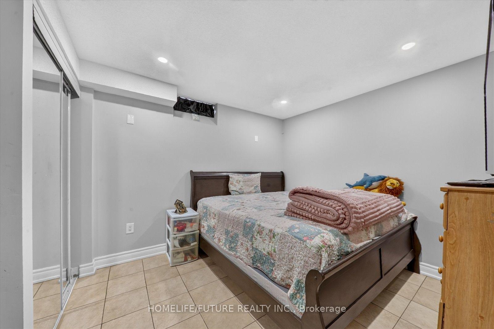 Photo 34 of 7236 Village Walk, Mississauga, Meadowvale Village — HOMEH