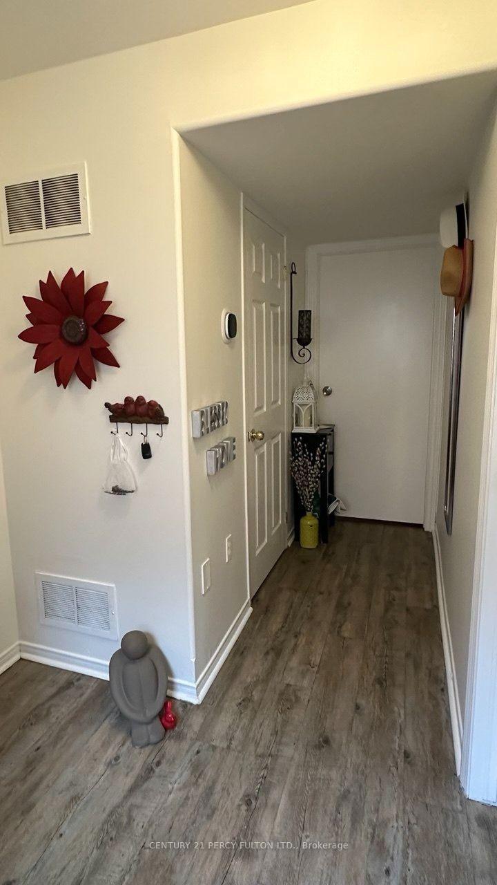 Photo 4 of Unit Bsmt, 35 Forest Dale Drive, Barrie, Little Lake — HOMEH