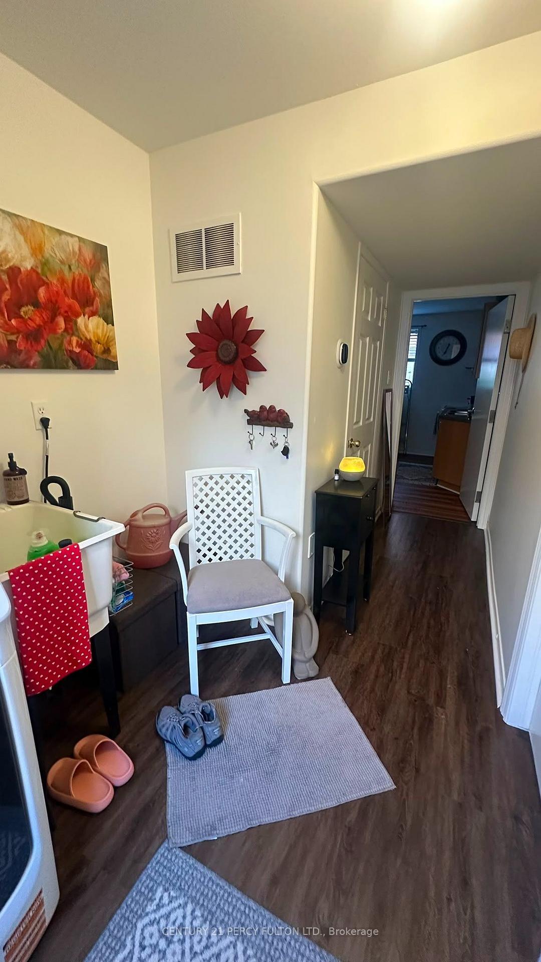 Photo 5 of Unit Bsmt, 35 Forest Dale Drive, Barrie, Little Lake — HOMEH