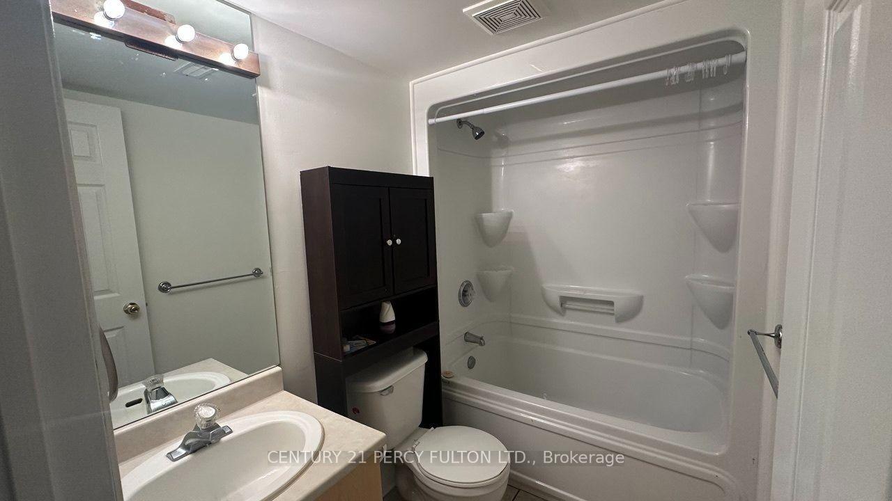 Photo 11 of Unit Bsmt, 35 Forest Dale Drive, Barrie, Little Lake — HOMEH