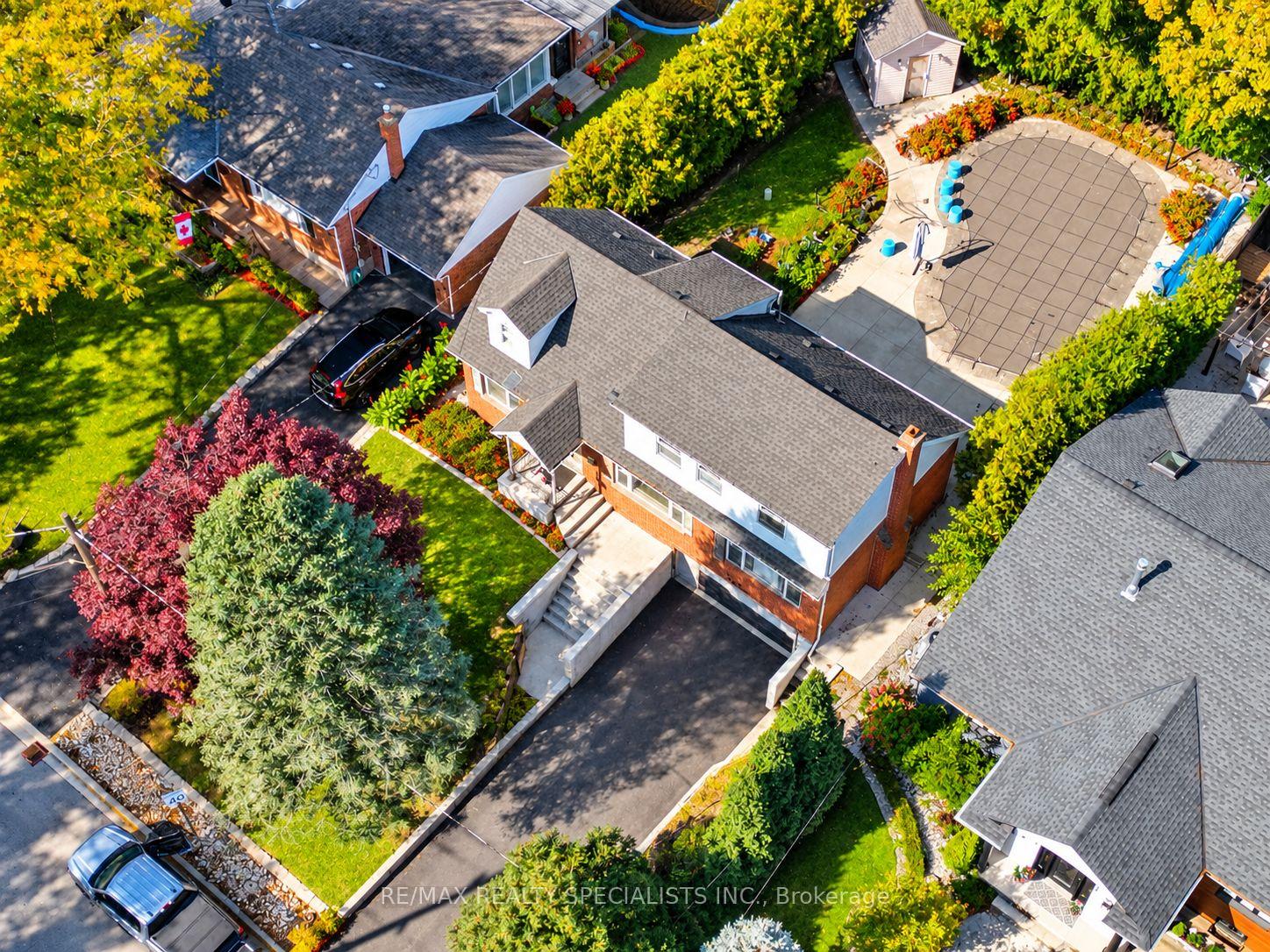 Photo 3 of 309 Townsend Avenue, Burlington, LaSalle — HOMEH