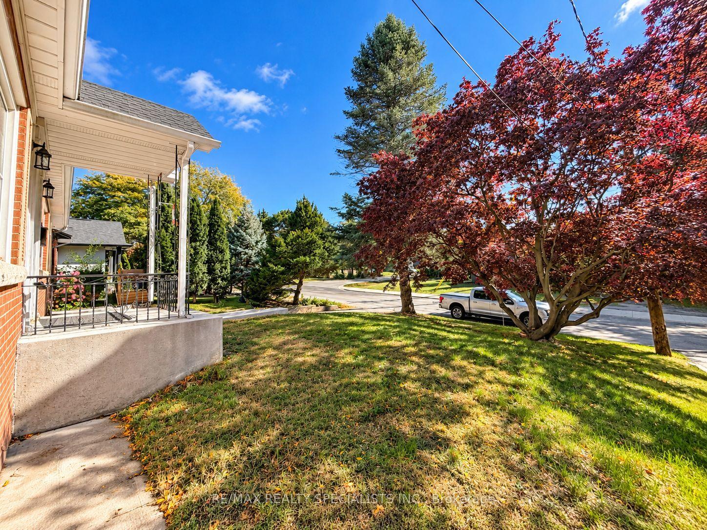 Photo 6 of 309 Townsend Avenue, Burlington, LaSalle — HOMEH
