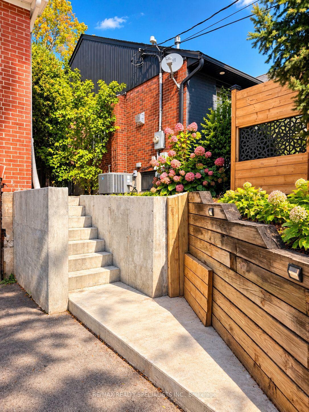Photo 9 of 309 Townsend Avenue, Burlington, LaSalle — HOMEH