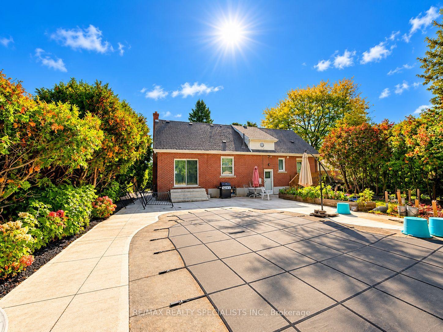 Photo 10 of 309 Townsend Avenue, Burlington, LaSalle — HOMEH