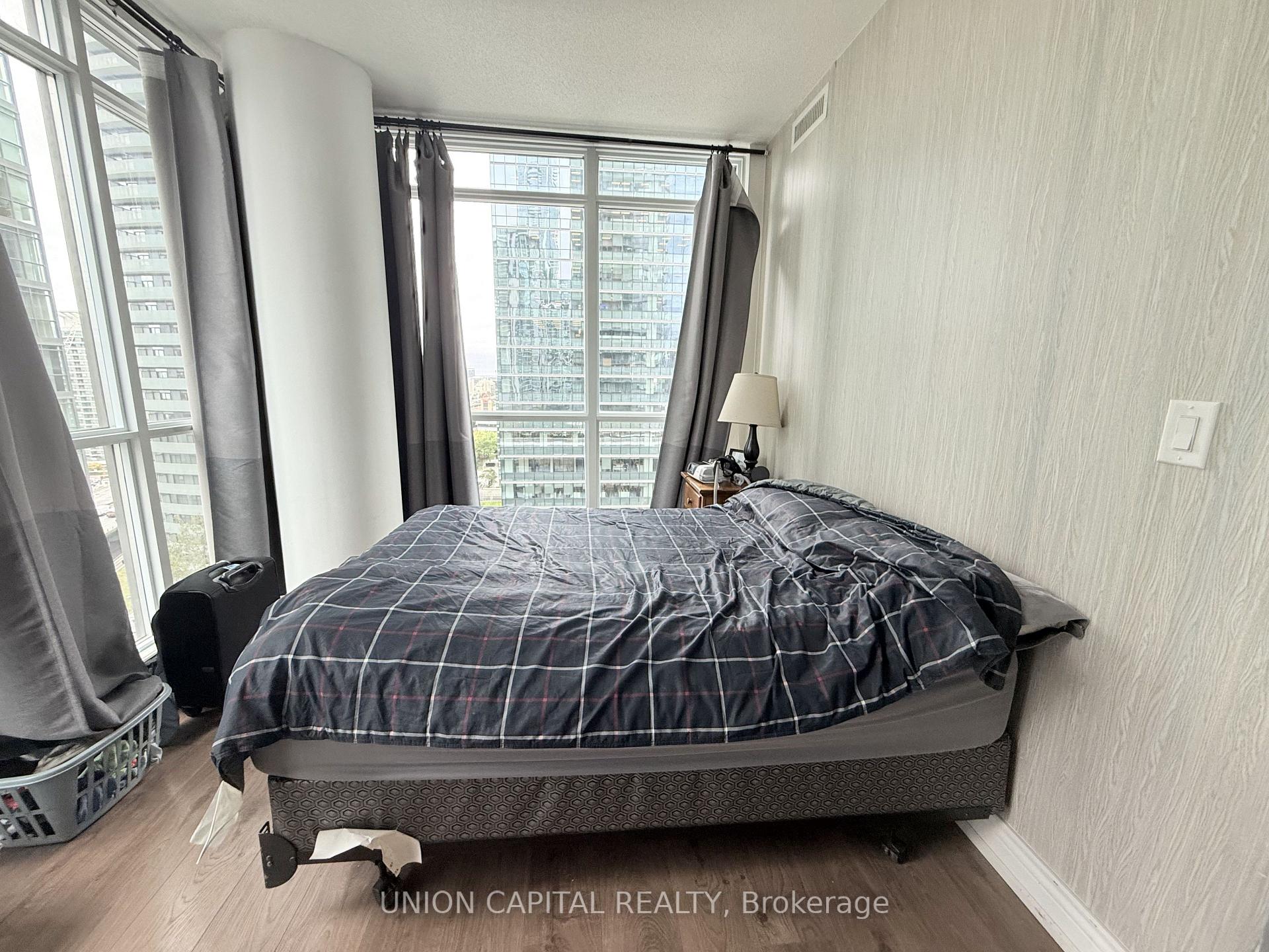 Photo 12 of Unit 1402, 65 Bremner Boulevard, Toronto, Waterfront Communities — HOMEH