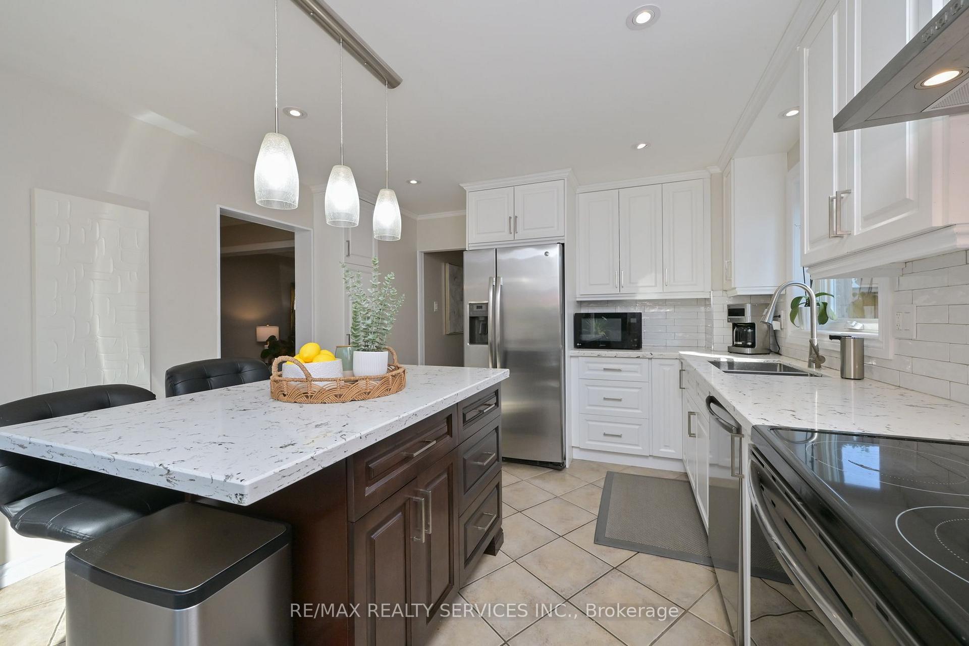 Photo 6 of 10 Danesbury Crescent, Brampton, Southgate — HOMEH