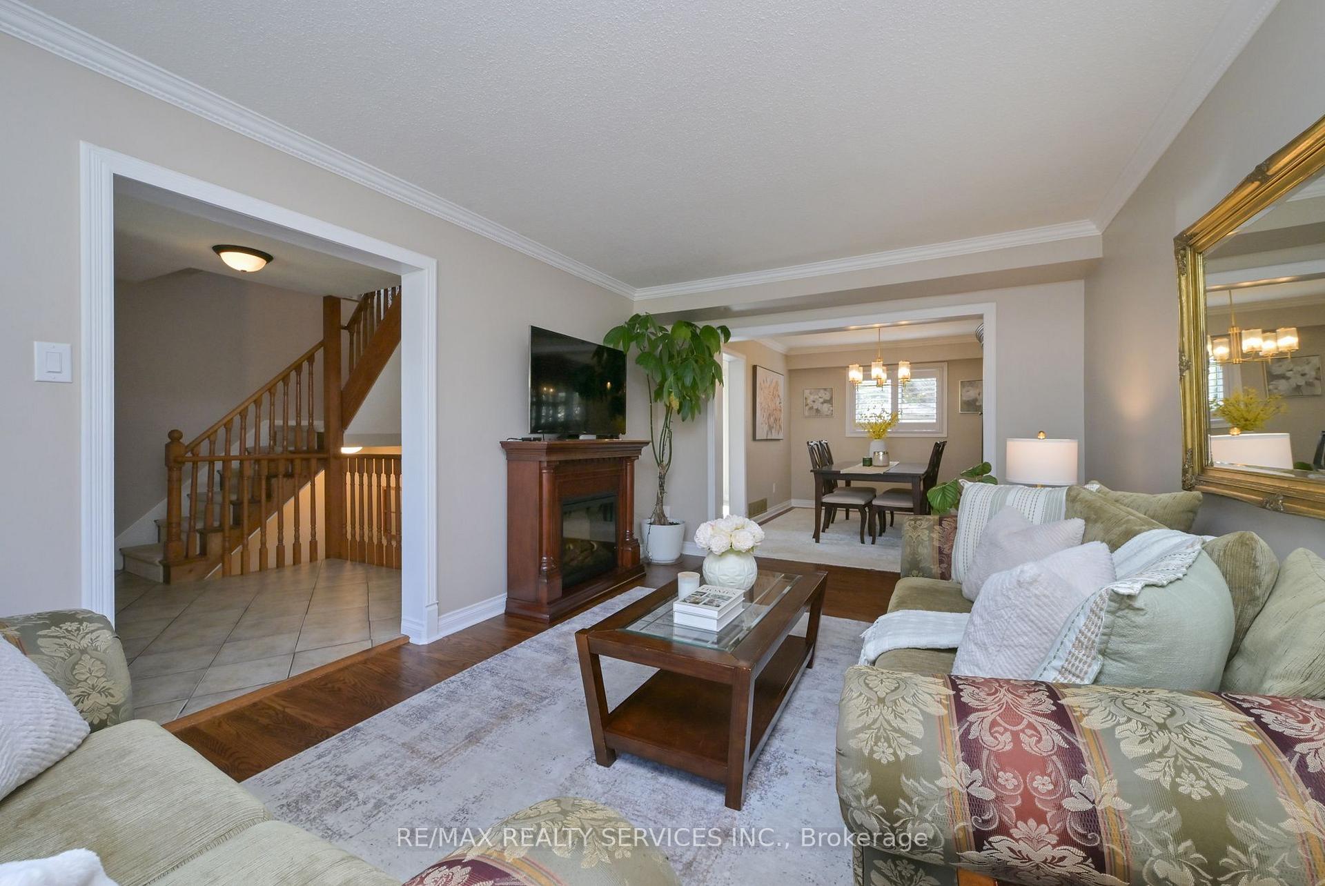 Photo 11 of 10 Danesbury Crescent, Brampton, Southgate — HOMEH