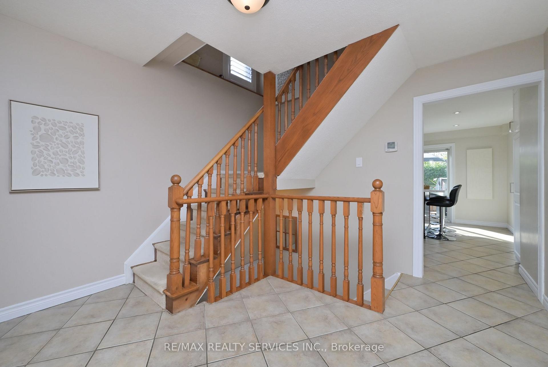 Photo 13 of 10 Danesbury Crescent, Brampton, Southgate — HOMEH