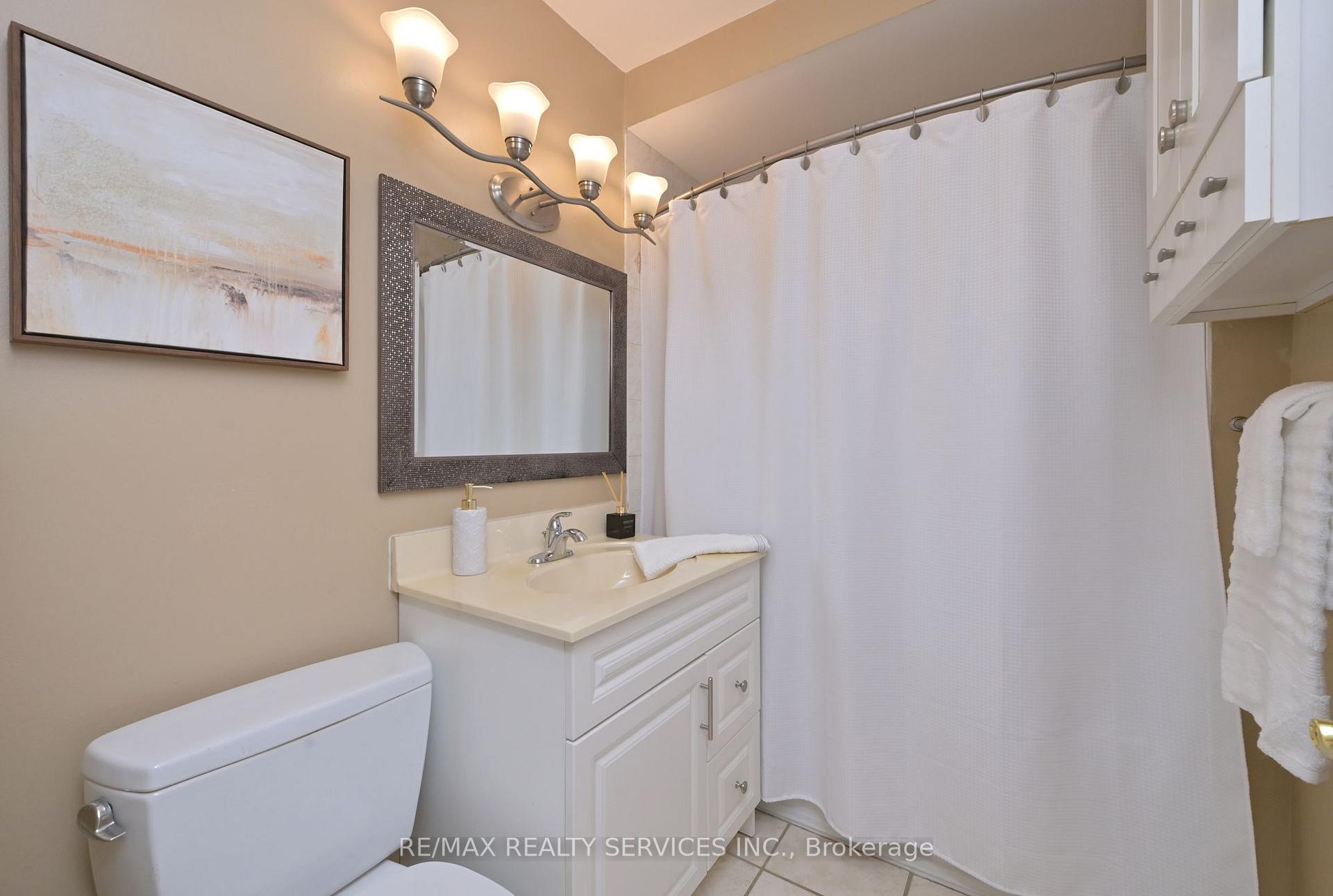 Photo 16 of 10 Danesbury Crescent, Brampton, Southgate — HOMEH
