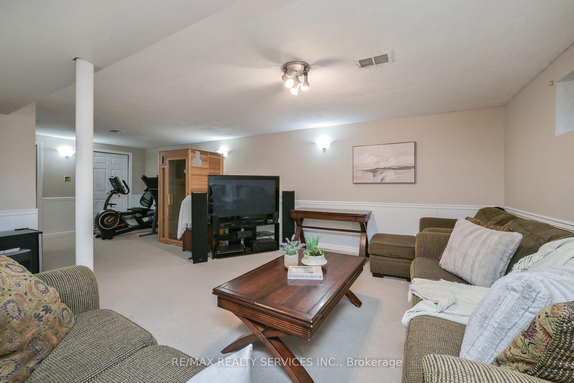 Photo 21 of 10 Danesbury Crescent, Brampton, Southgate — HOMEH