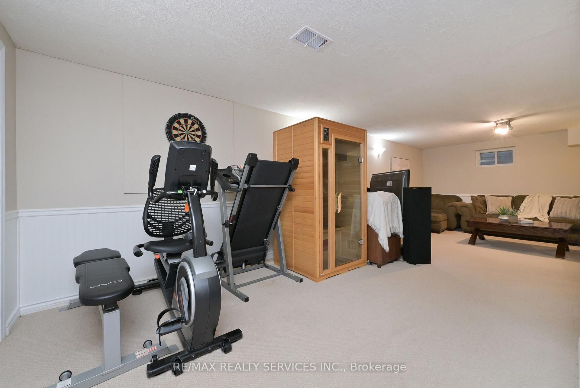Photo 23 of 10 Danesbury Crescent, Brampton, Southgate — HOMEH