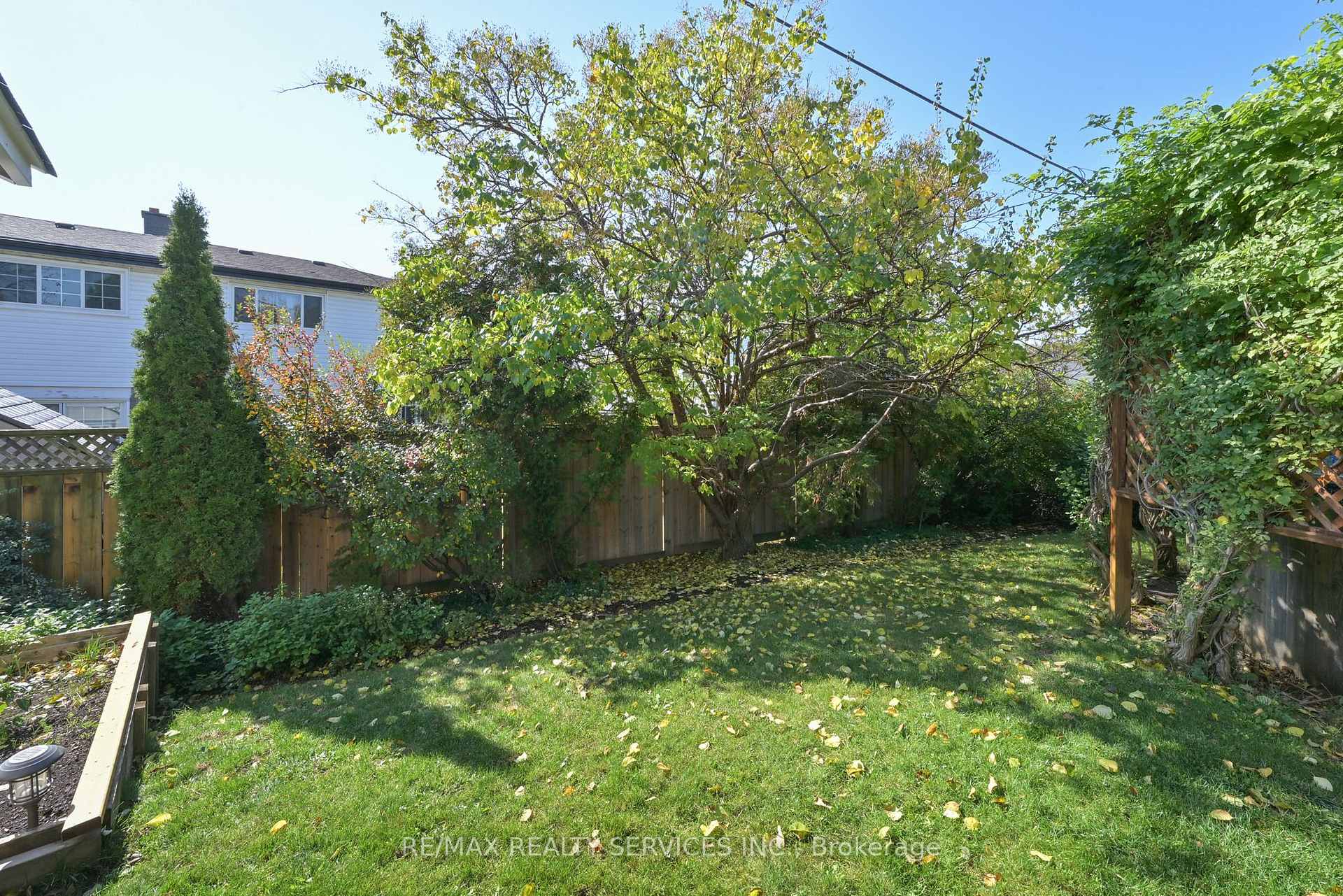 Photo 36 of 10 Danesbury Crescent, Brampton, Southgate — HOMEH