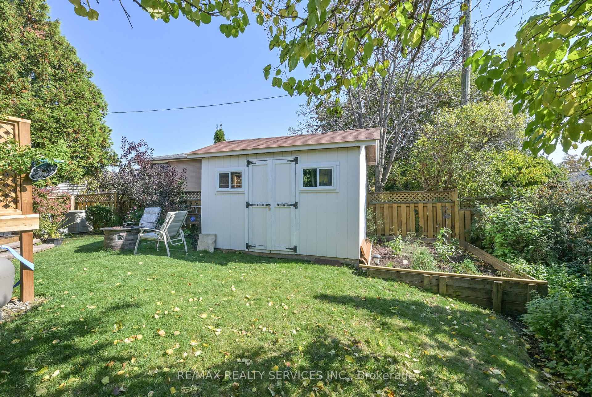 Photo 33 of 10 Danesbury Crescent, Brampton, Southgate — HOMEH
