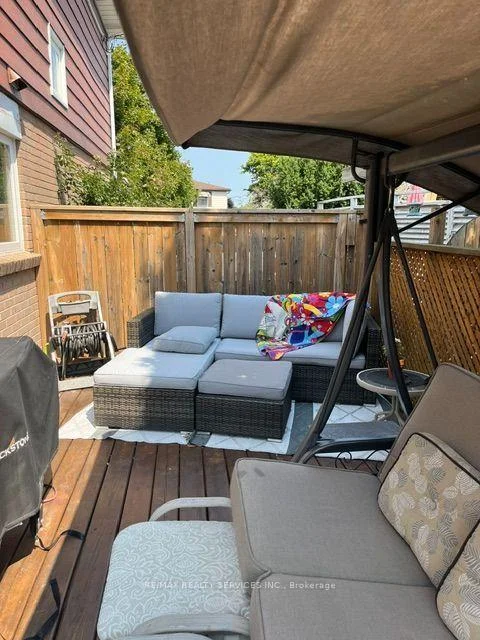 Photo 30 of 10 Danesbury Crescent, Brampton, Southgate — HOMEH
