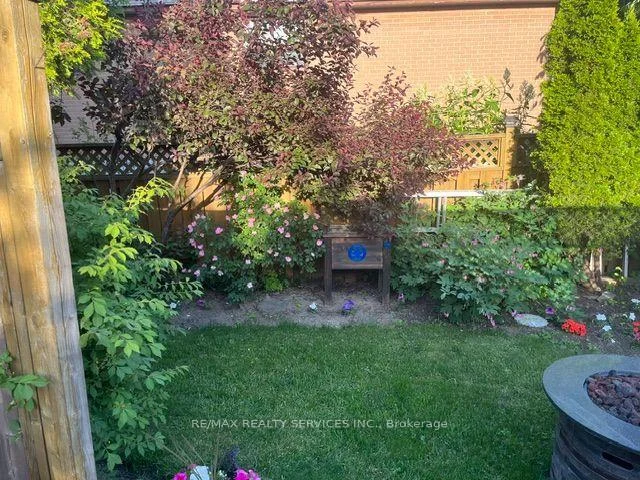 Photo 35 of 10 Danesbury Crescent, Brampton, Southgate — HOMEH