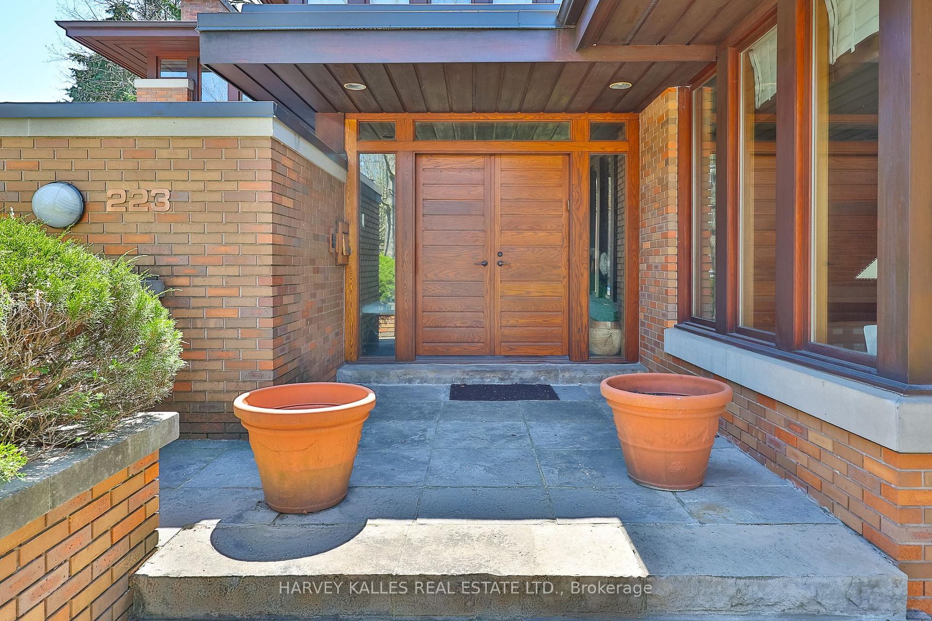 Photo 2 of 223 Hillhurst Boulevard, Toronto, Bedford Park-Nortown — HOMEH