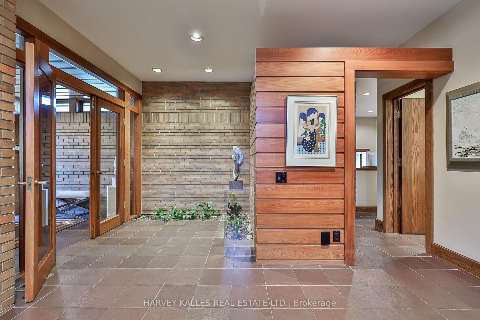 Photo 3 of 223 Hillhurst Boulevard, Toronto, Bedford Park-Nortown — HOMEH