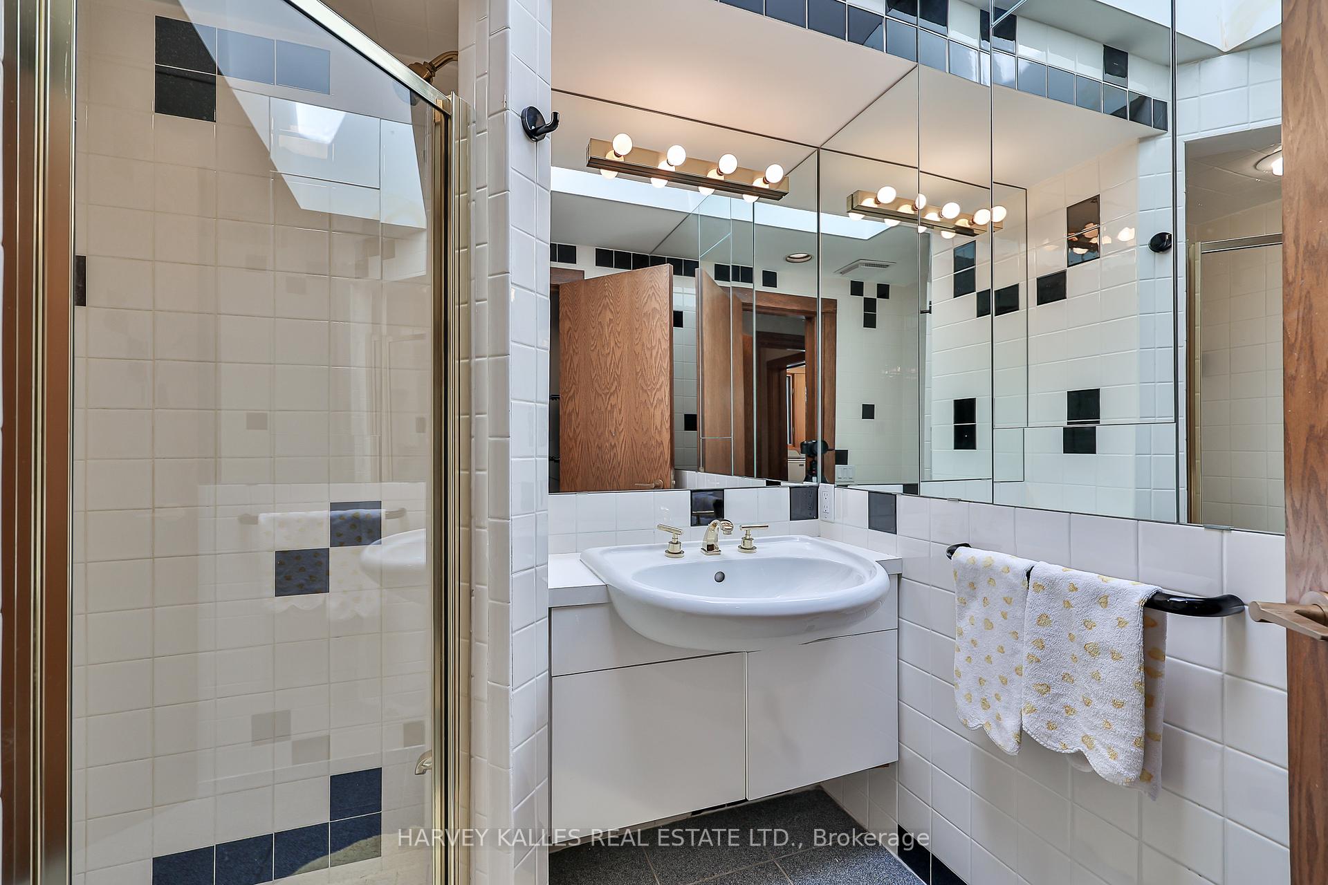 Photo 25 of 223 Hillhurst Boulevard, Toronto, Bedford Park-Nortown — HOMEH