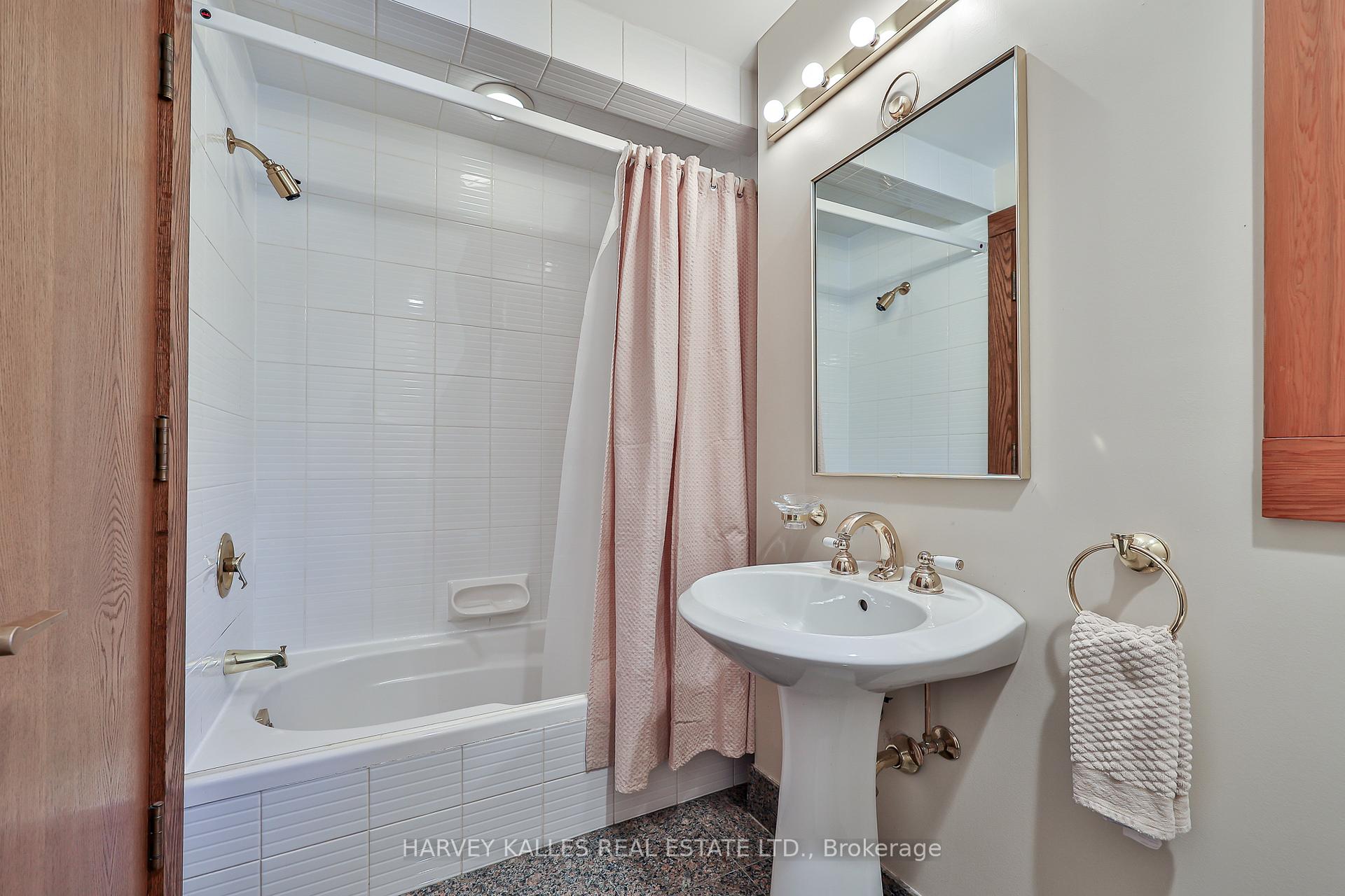 Photo 27 of 223 Hillhurst Boulevard, Toronto, Bedford Park-Nortown — HOMEH