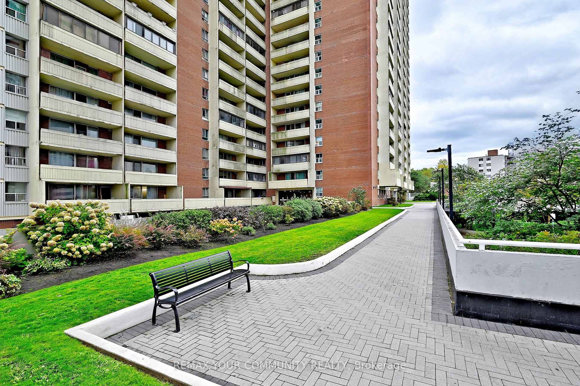 Photo 2 of Unit 2602, 5 Massey Square, Toronto, Crescent Town — HOMEH