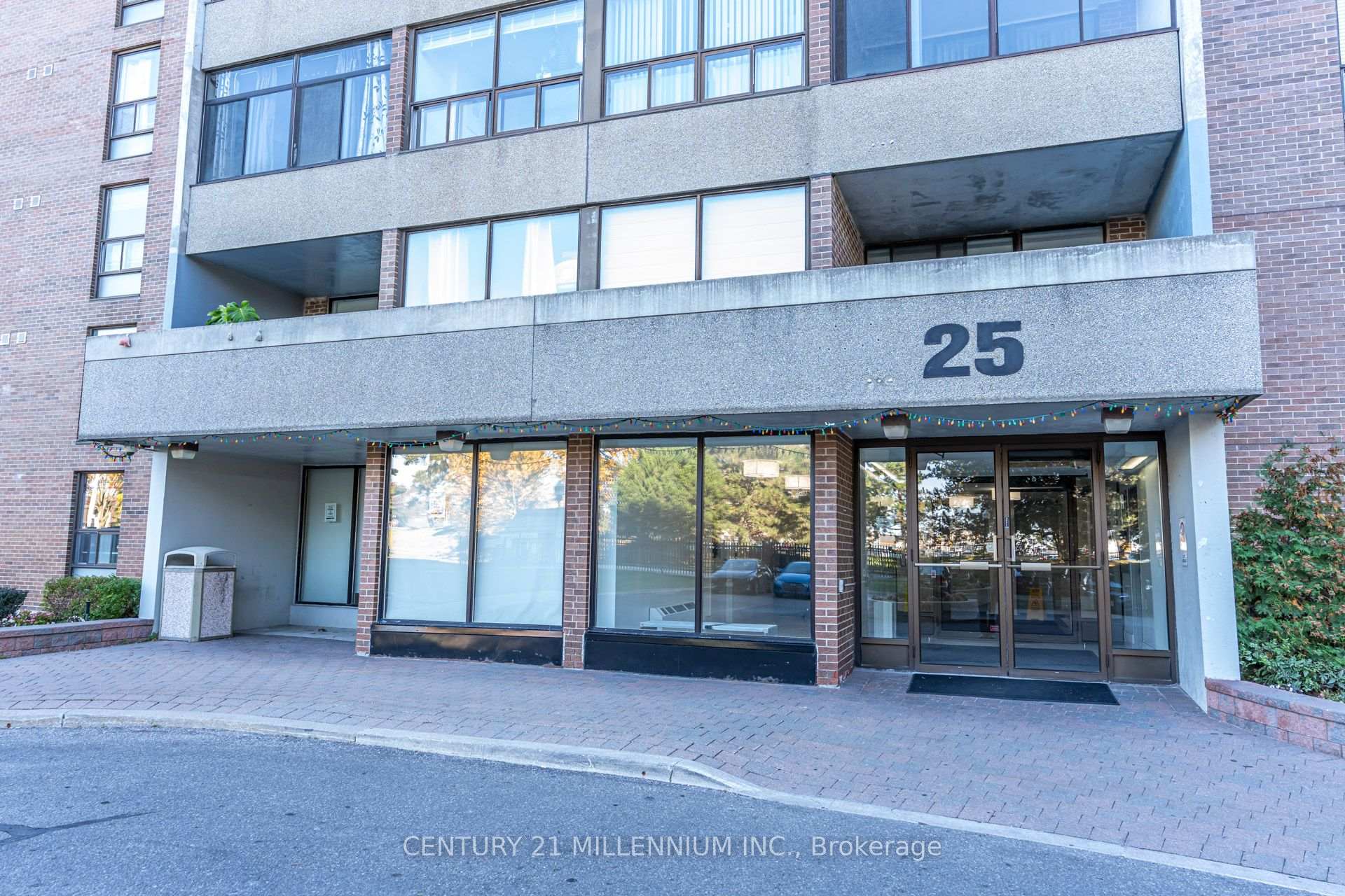 Photo 2 of Unit 1905, 25 Kensington Road, Brampton, Queen Street Corridor — HOMEH