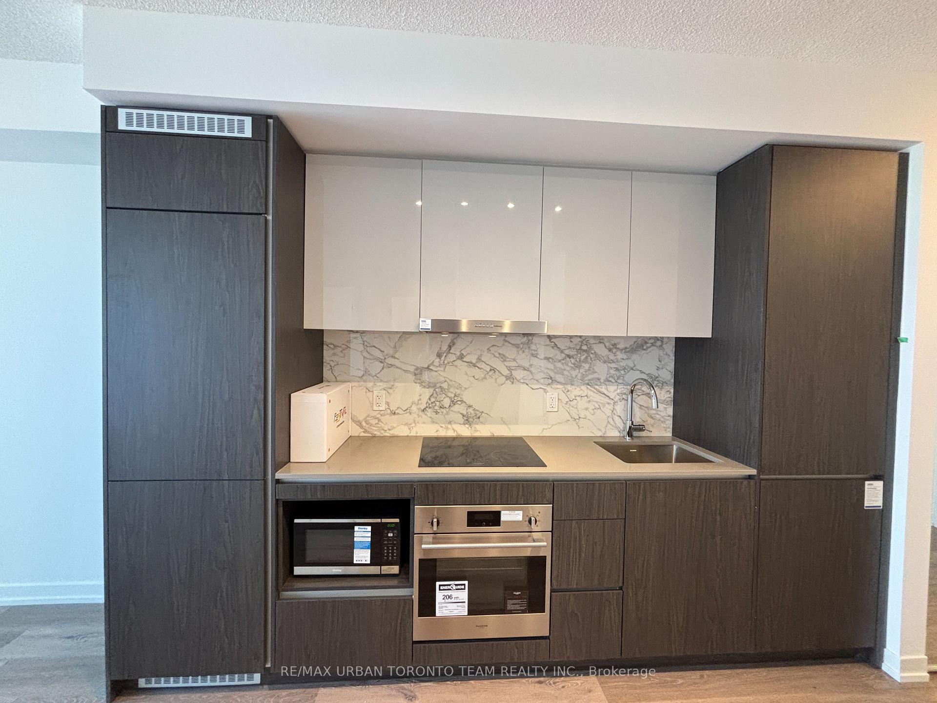 Photo 4 of Unit 2008, 28 Interchange Way, Vaughan, Vaughan Corporate Centre — HOMEH