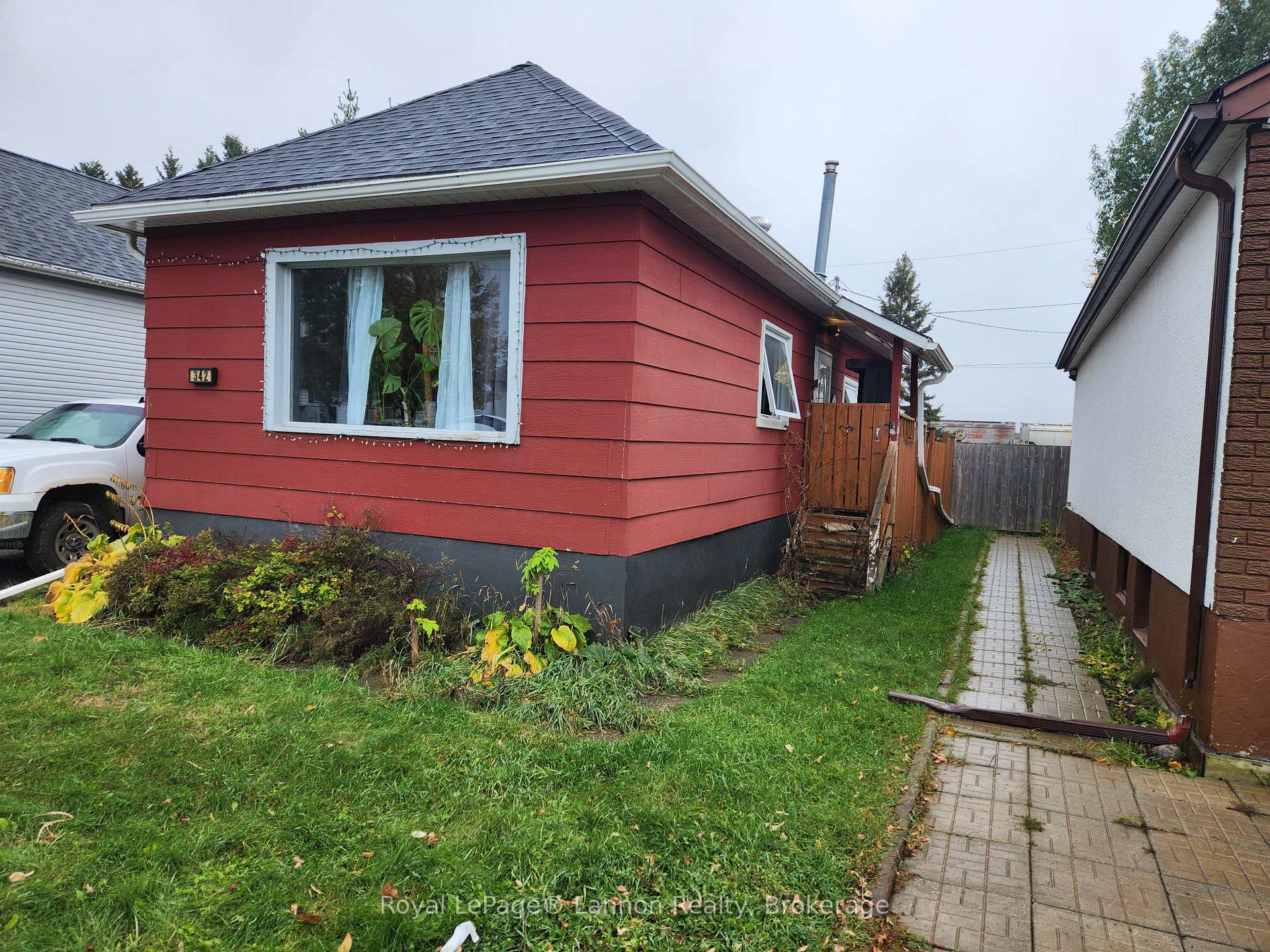 Photo 2 of 342 Amelia Street E, Thunder Bay, Westfort — HOMEH
