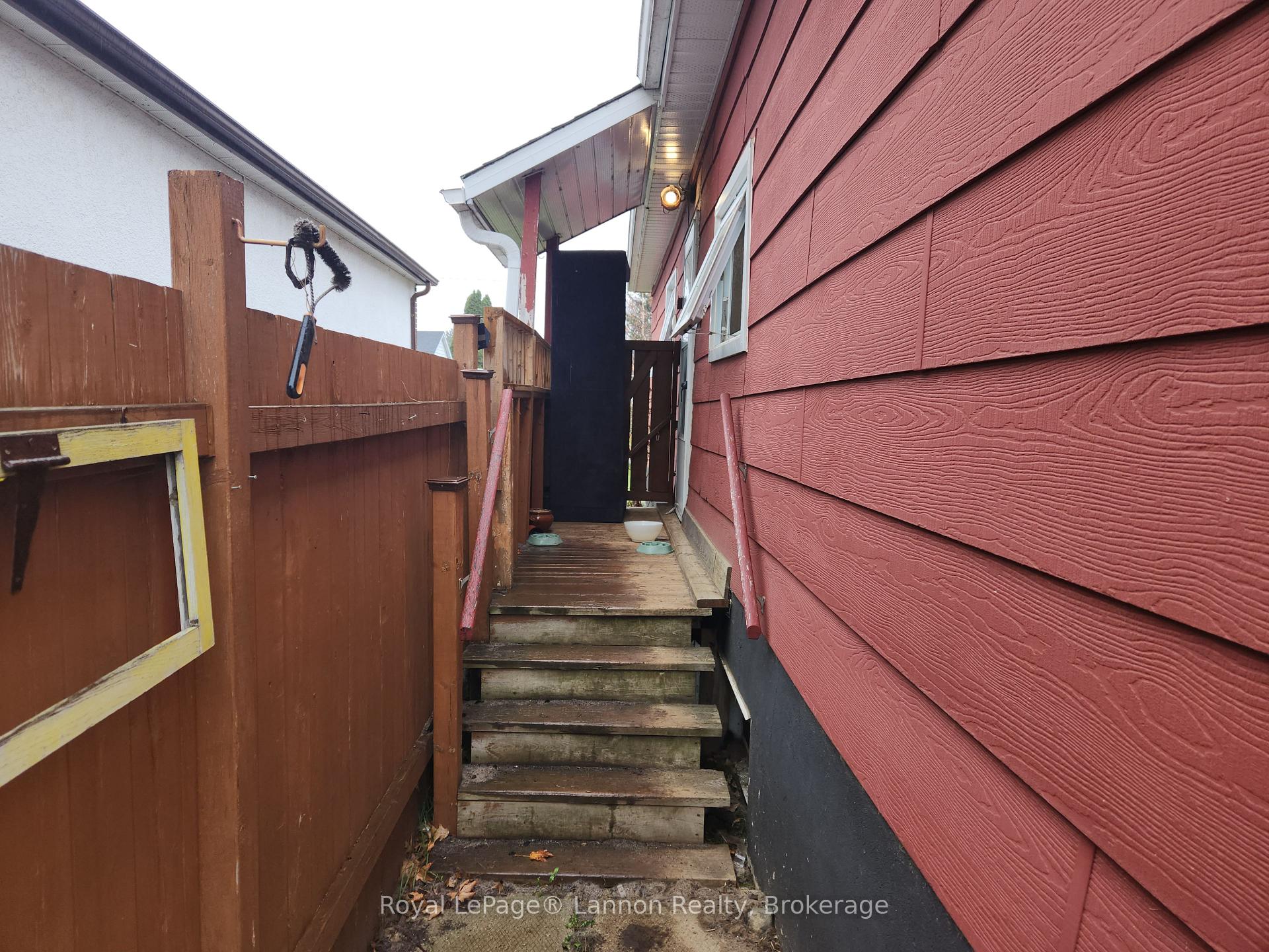 Photo 3 of 342 Amelia Street E, Thunder Bay, Westfort — HOMEH
