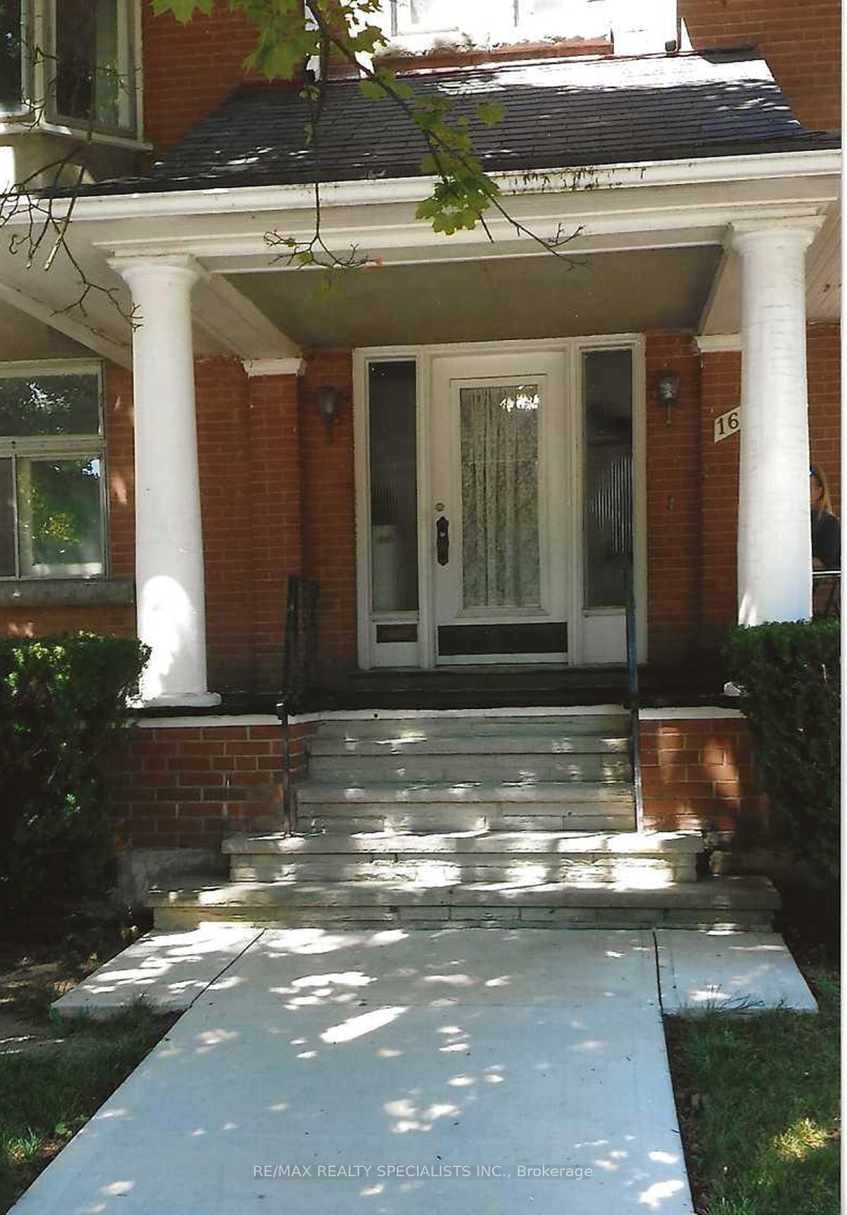 Photo of 16 Wellington Street E