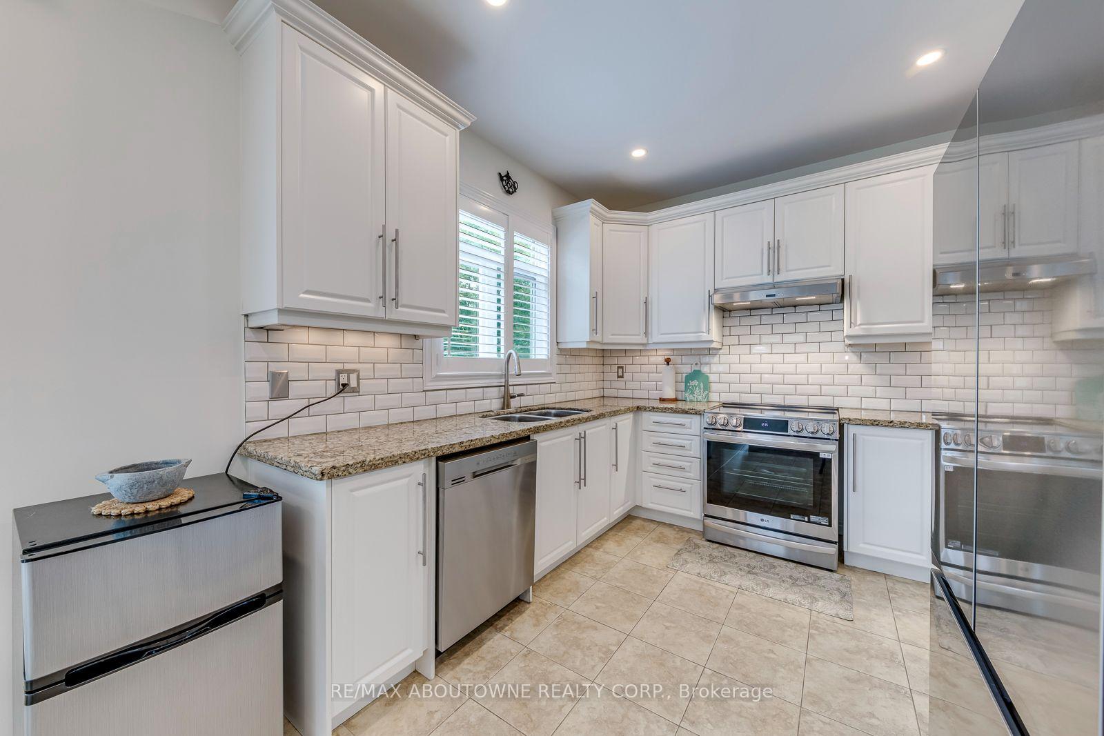 Photo 11 of 3234 Sharp Road, Burlington, Alton — HOMEH