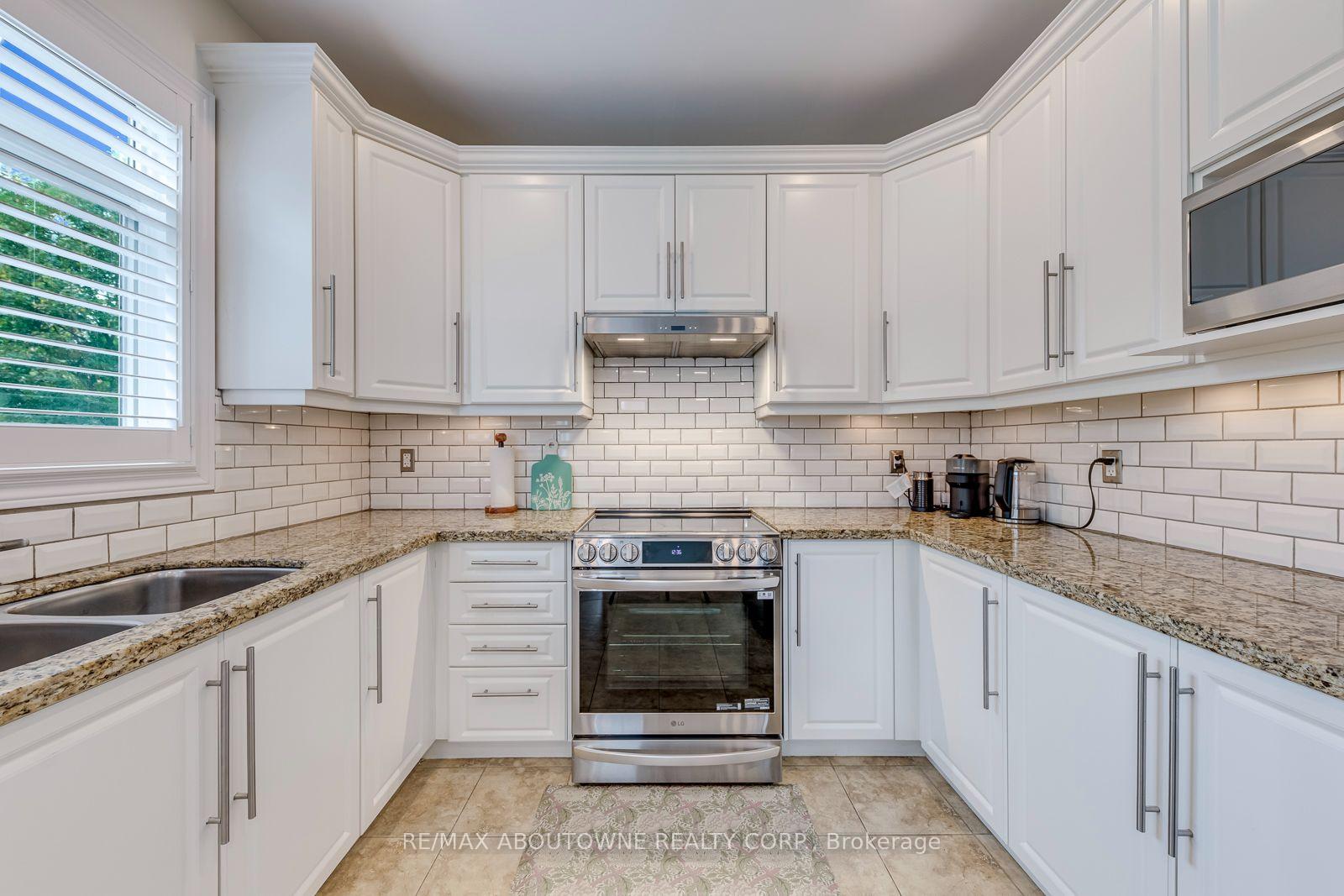 Photo 12 of 3234 Sharp Road, Burlington, Alton — HOMEH