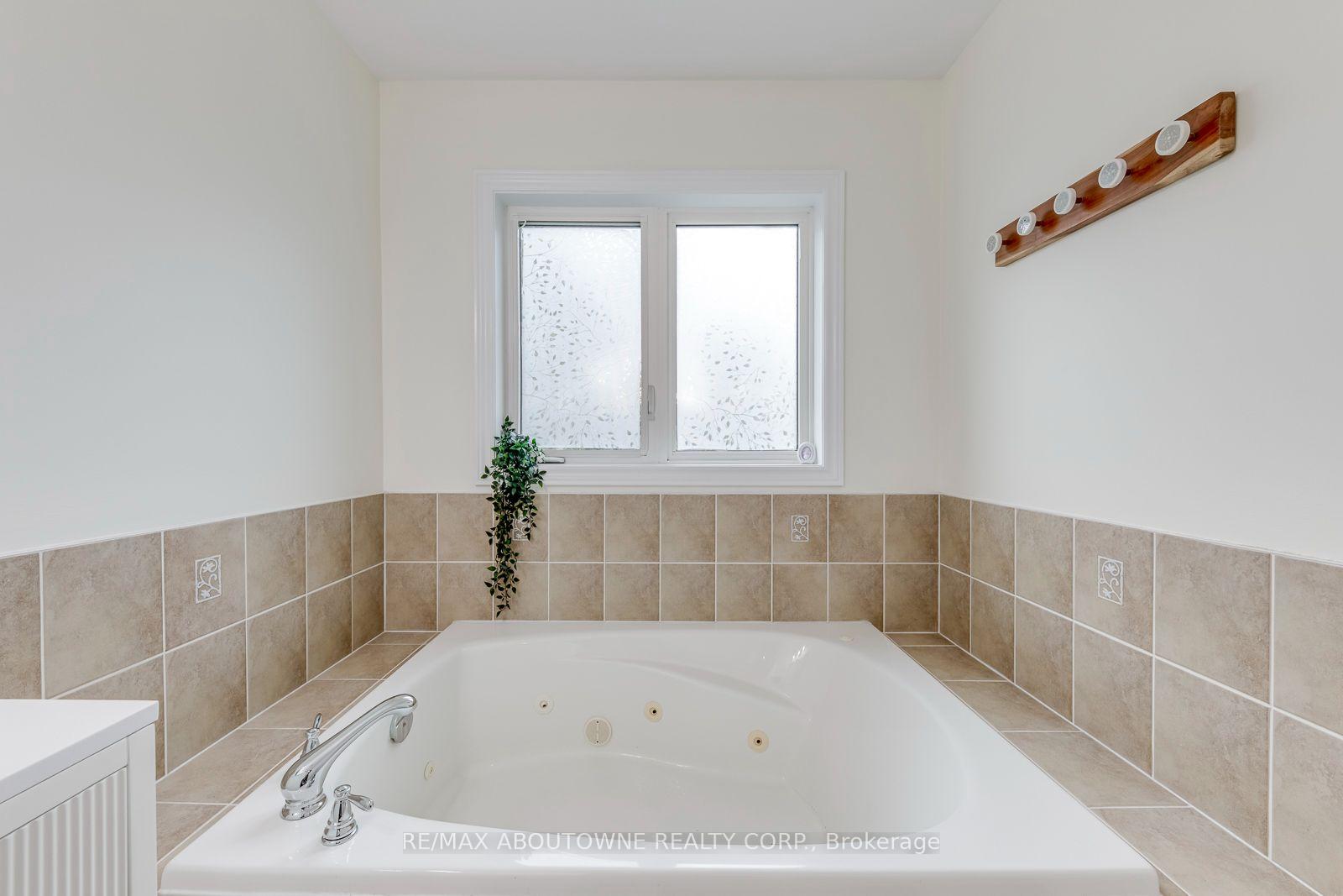 Photo 17 of 3234 Sharp Road, Burlington, Alton — HOMEH