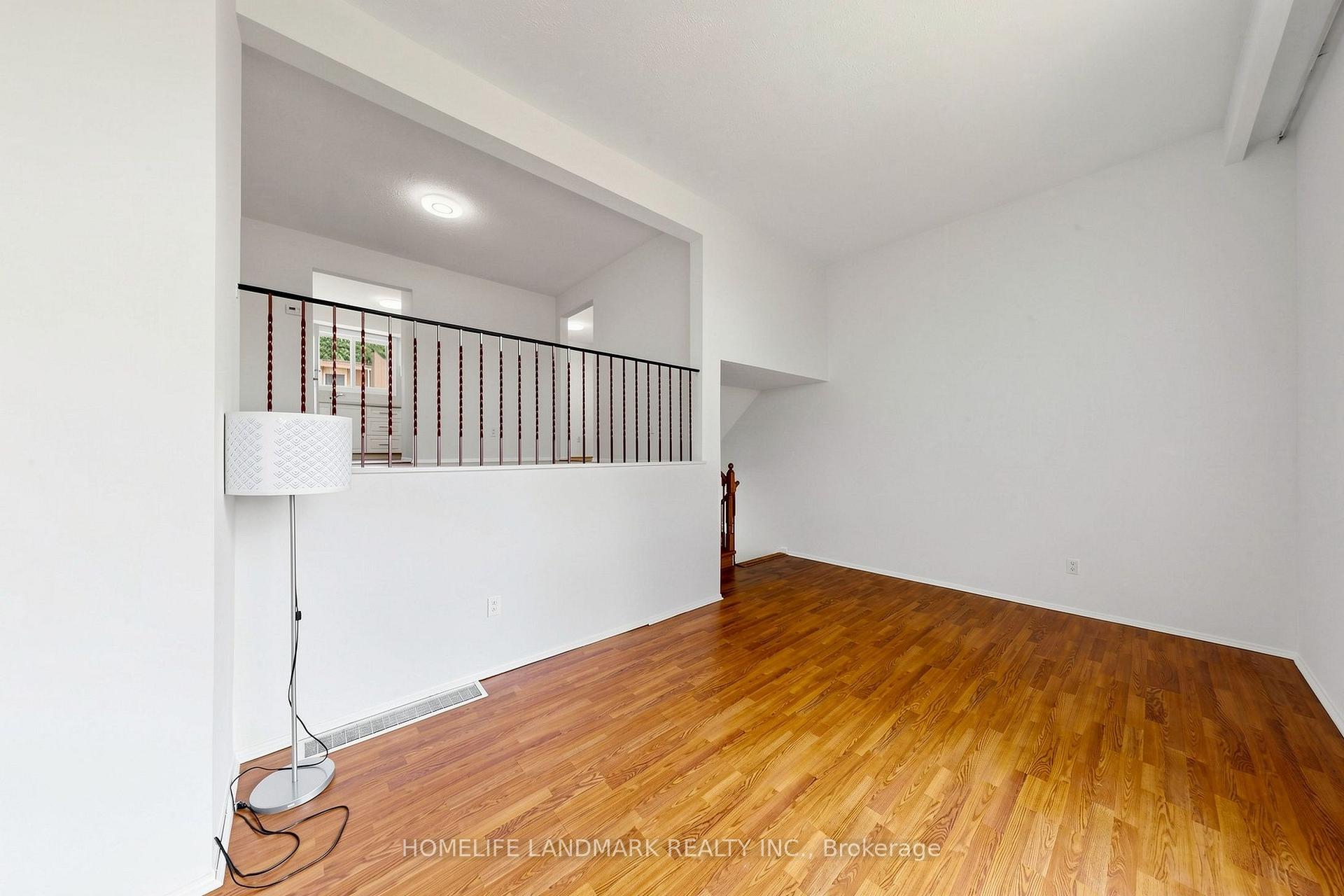 Photo 4 of 8 Rusty Crest Way, North York, Don Valley Village — HOMEH