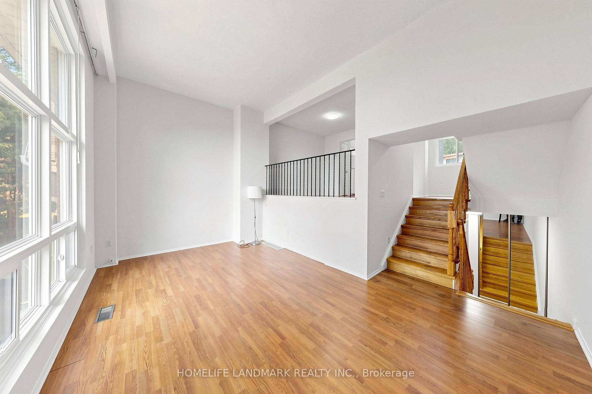 Photo 5 of 8 Rusty Crest Way, North York, Don Valley Village — HOMEH