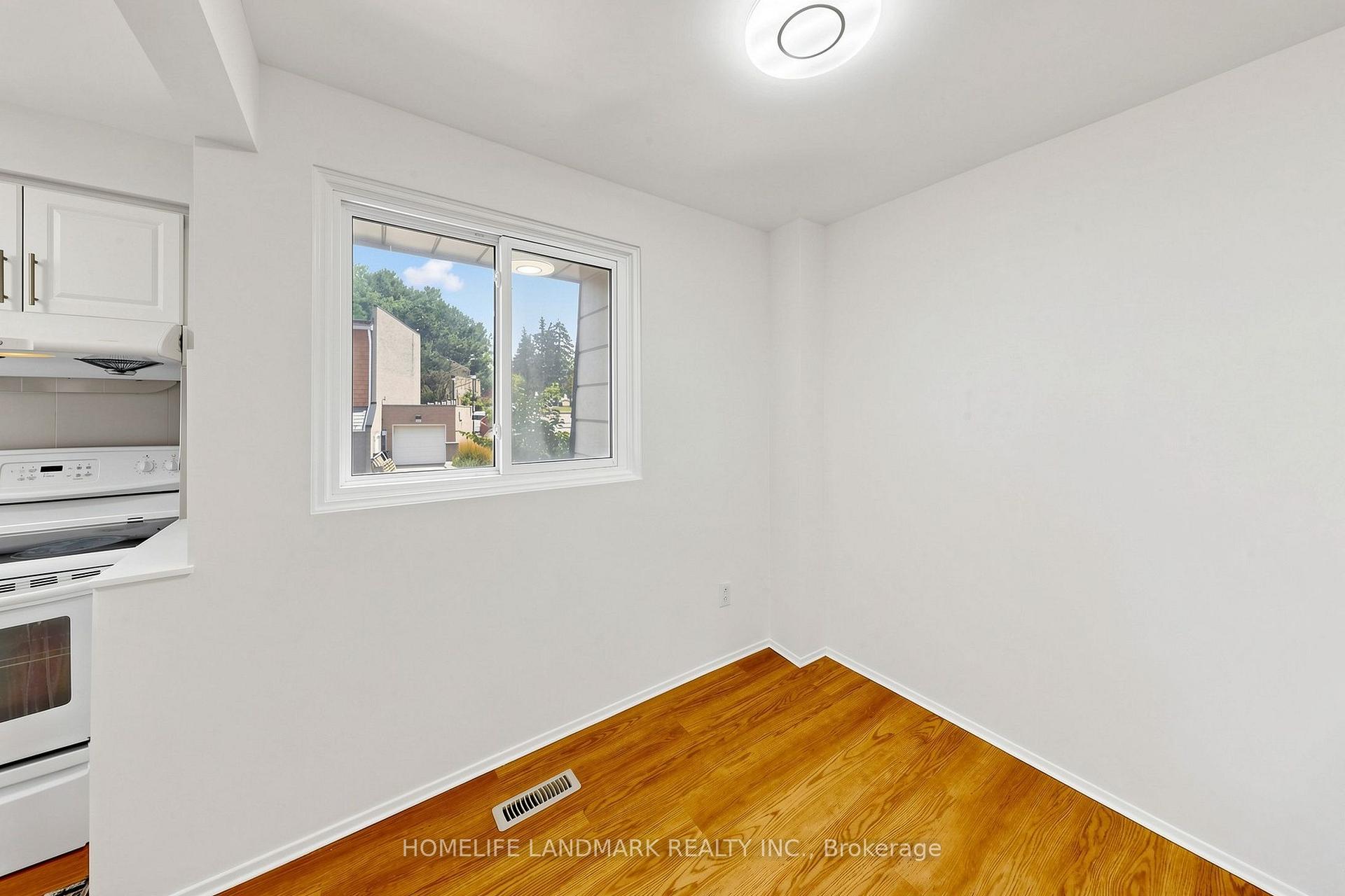 Photo 13 of 8 Rusty Crest Way, North York, Don Valley Village — HOMEH