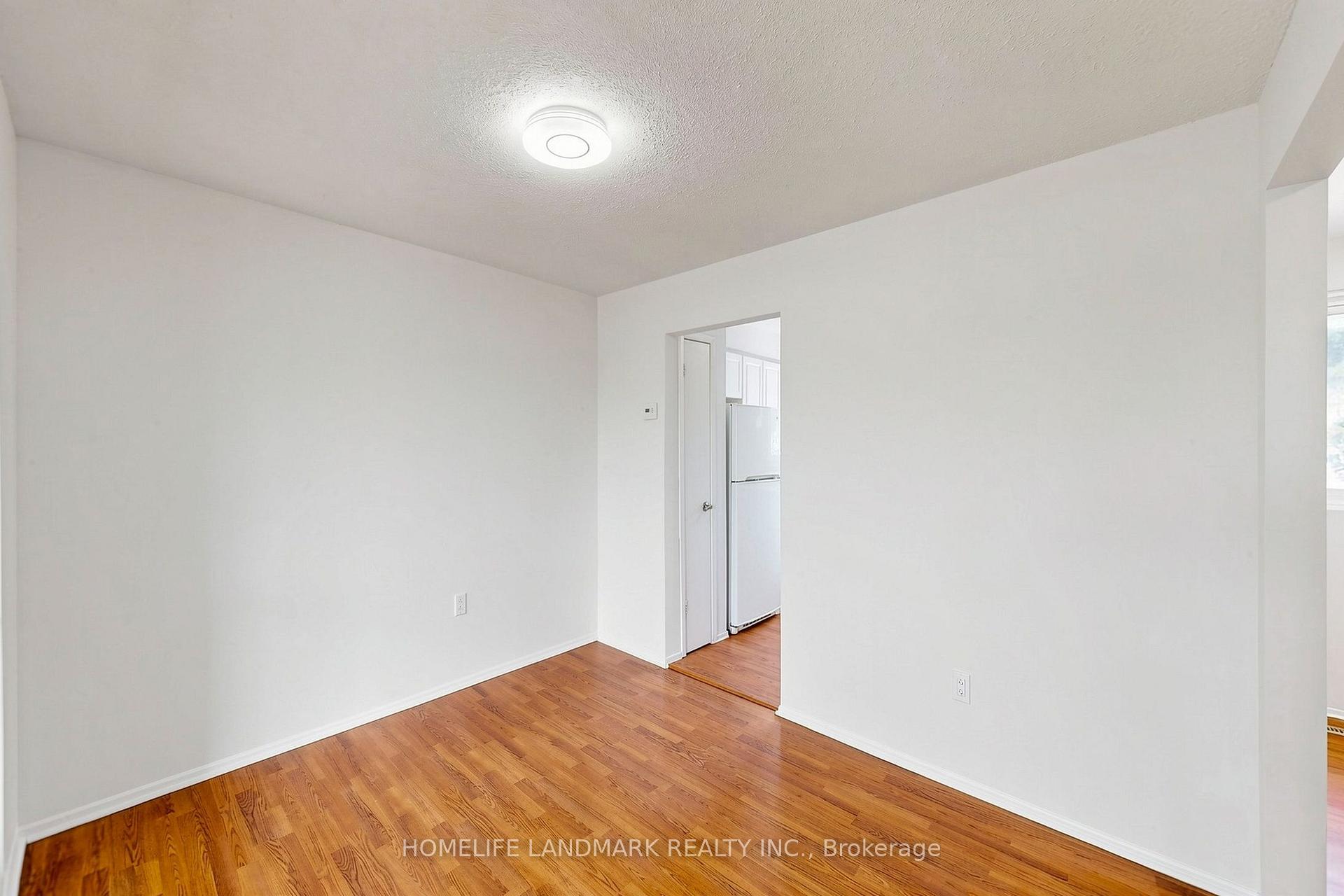 Photo 14 of 8 Rusty Crest Way, North York, Don Valley Village — HOMEH