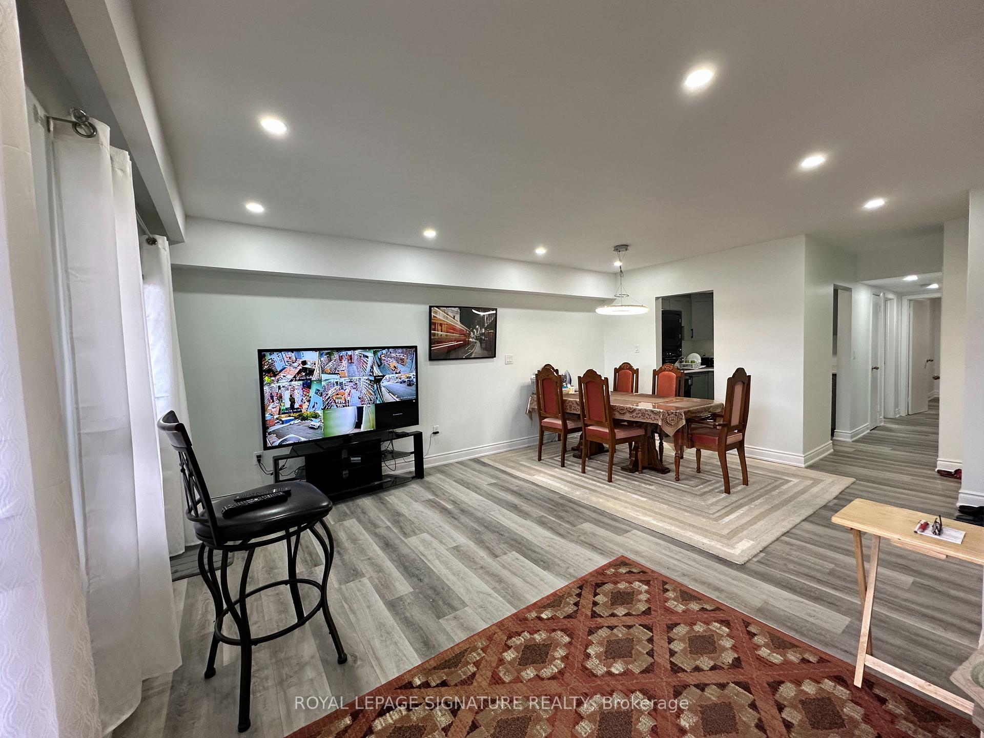 Photo 36 of 2890 Dufferin Street, North York, Yorkdale-Glen Park — HOMEH