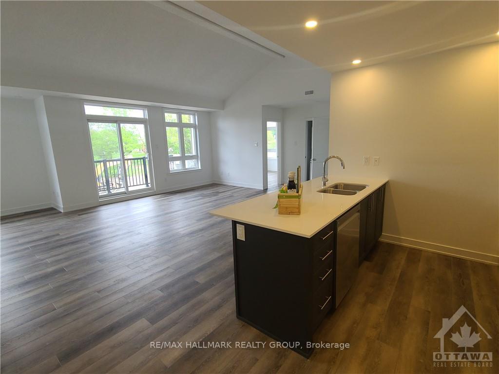 Photo 3 of Unit C, 390 Rolling Meadows Crescent, Ottawa, Mer Bleue/Bradley Estates/Anderson Park — HOMEH